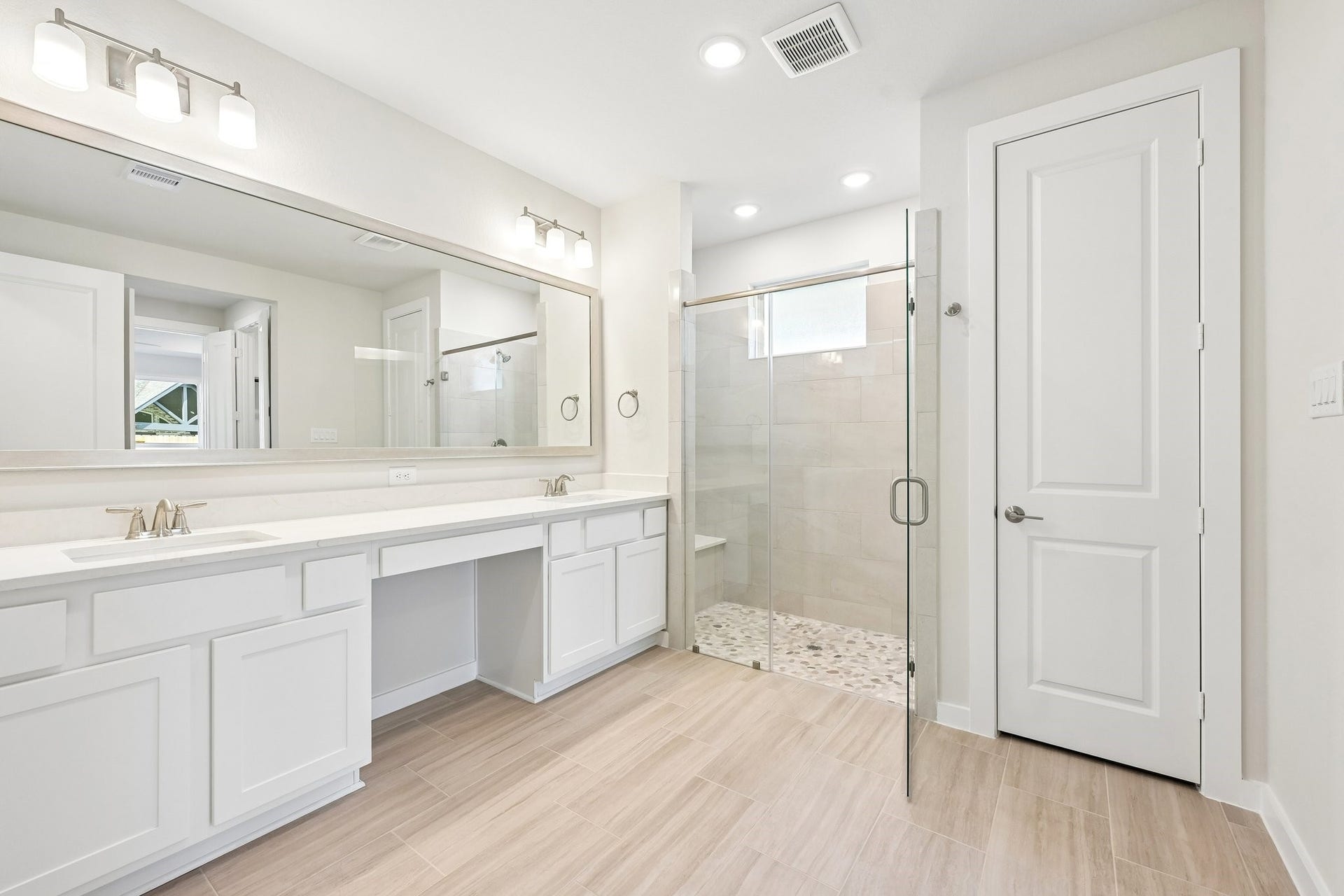 7241 Ironwood Tee Court, Porter, TX 77365 Spacious primary bath with dual vanities, an oversized walk-in shower and a clean, modern finish.
