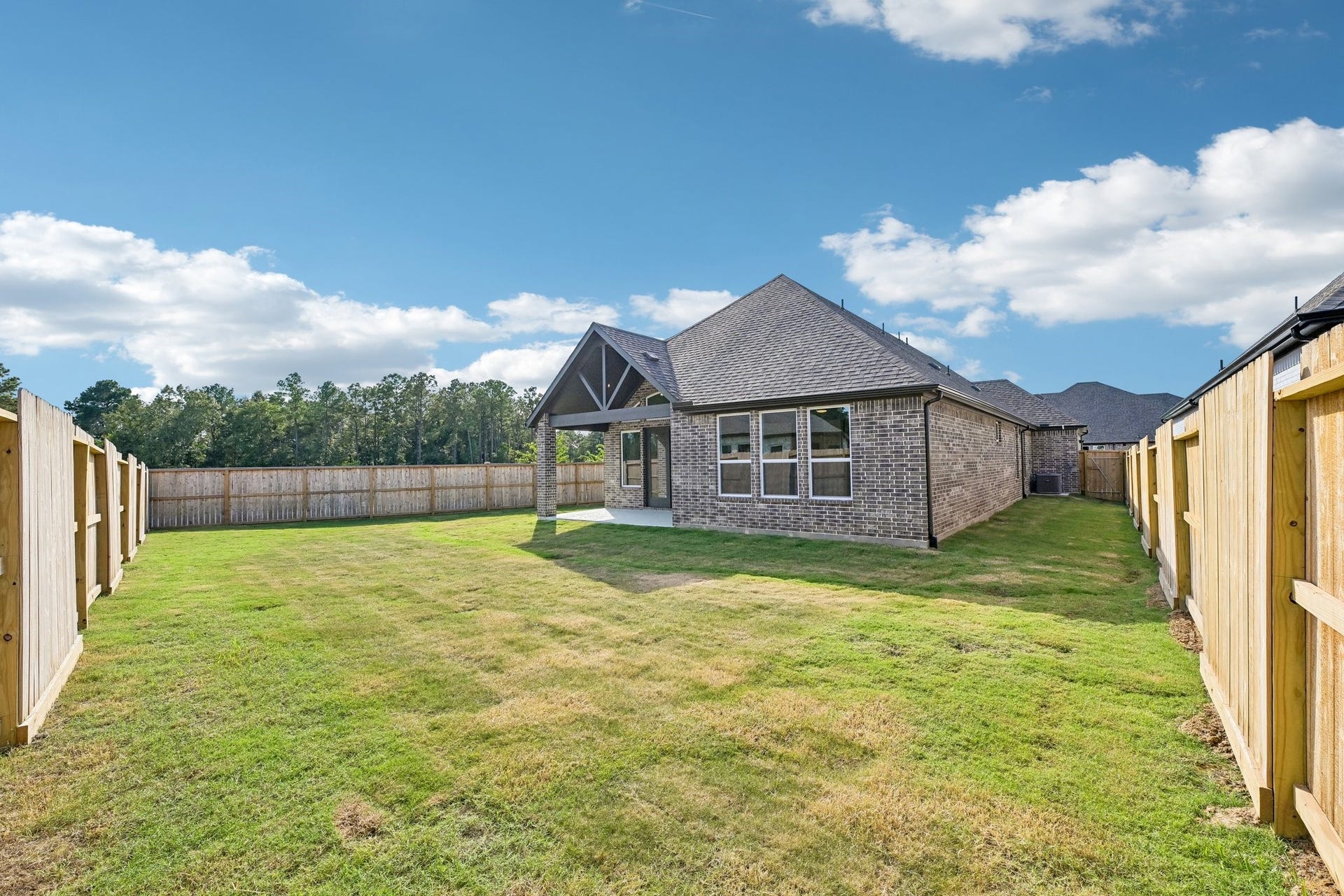 7241 Ironwood Tee Court, Porter, TX 77365 Generous fenced backyard offers plenty of room to enjoy the outdoors from this corner homesite.