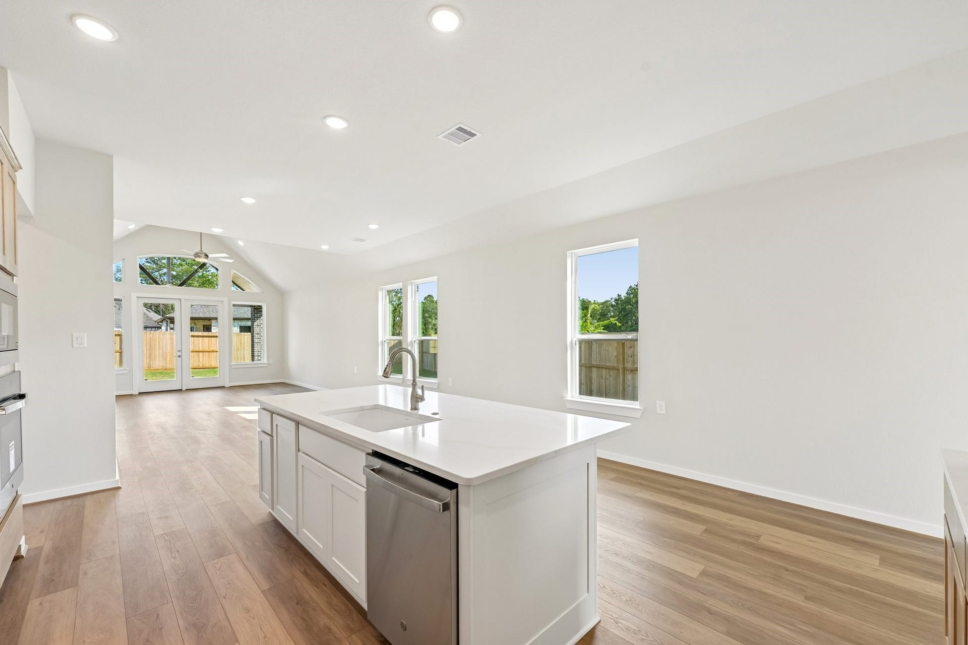 7241 Ironwood Tee Court, Porter, TX 77365 Open-concept kitchen flows seamlessly into the dining and family room for easy everyday living and entertaining.