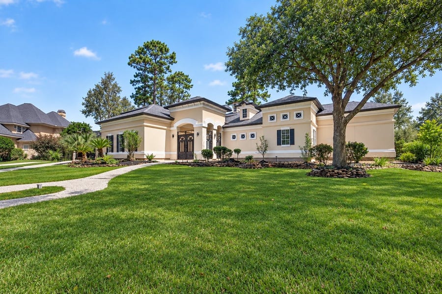 Property photo for 46 Kingwood Greens Drive, Houston, TX