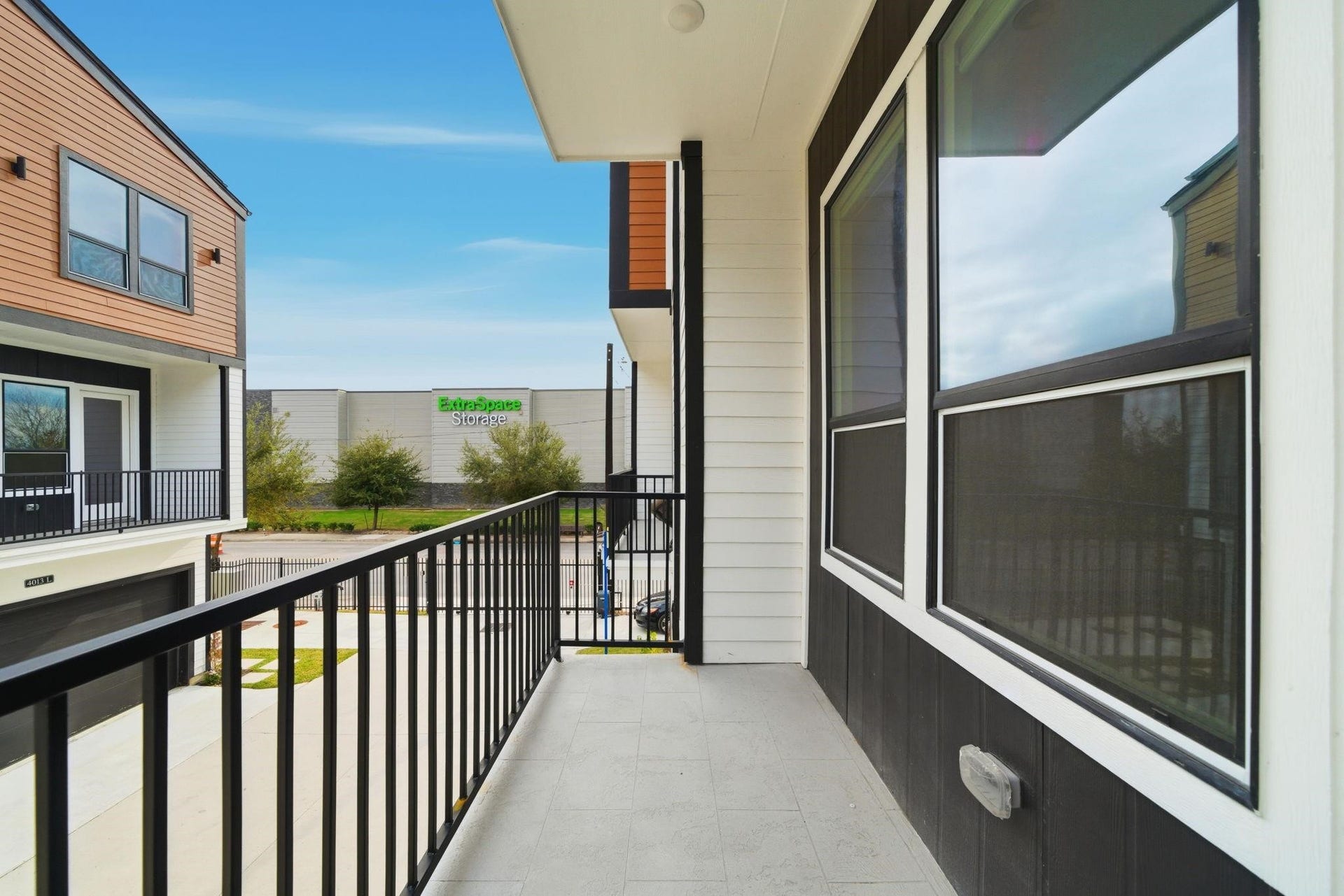 4013 Griggs Road, #F, Houston, TX 77021 Spacious balcony with sleek railing offers a view of the surrounding neighborhood, perfect for relaxing outdoors.
