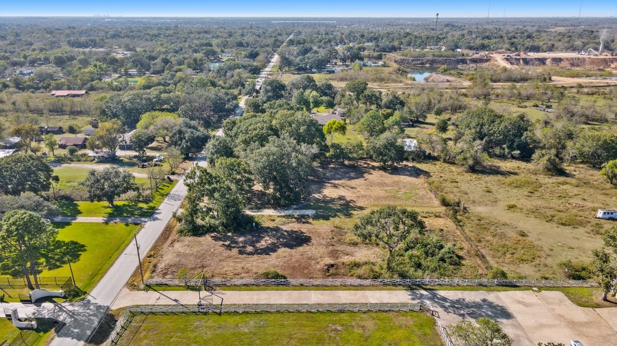 Property photo for 676 Evergreen Street, Fresno, TX