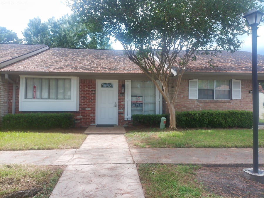 Property photo for 1102 W Tri Oaks Lane, #103, Houston, TX