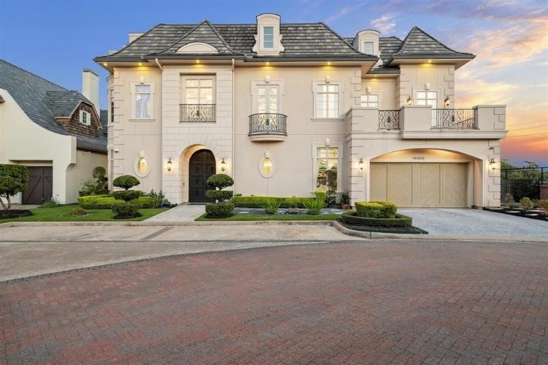 Property photo for 15302 Oyster Creek Lane, Sugar Land, TX