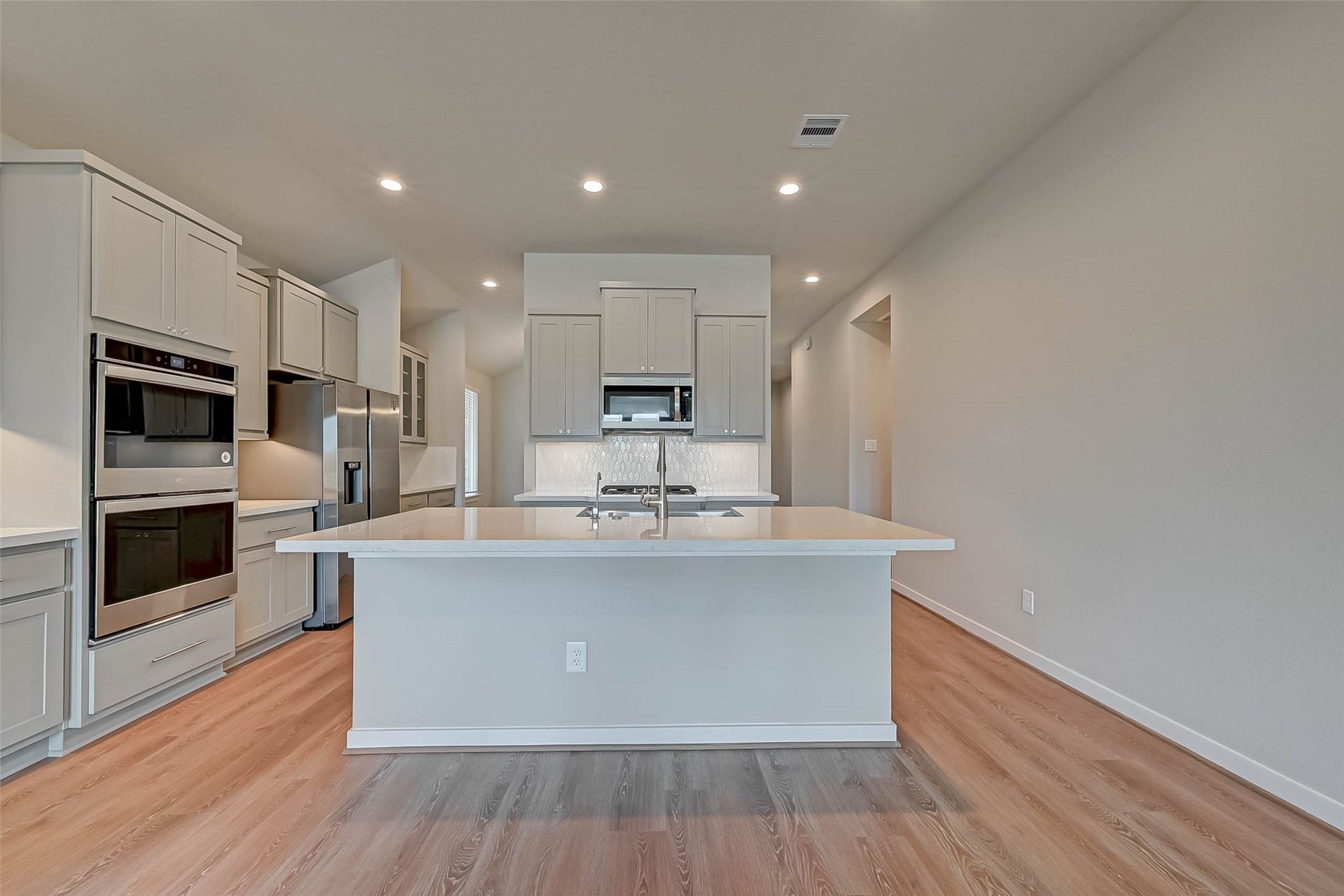 28507 Hazel Trail, Katy, TX 77494 Beautiful Kitchen open to Living Room