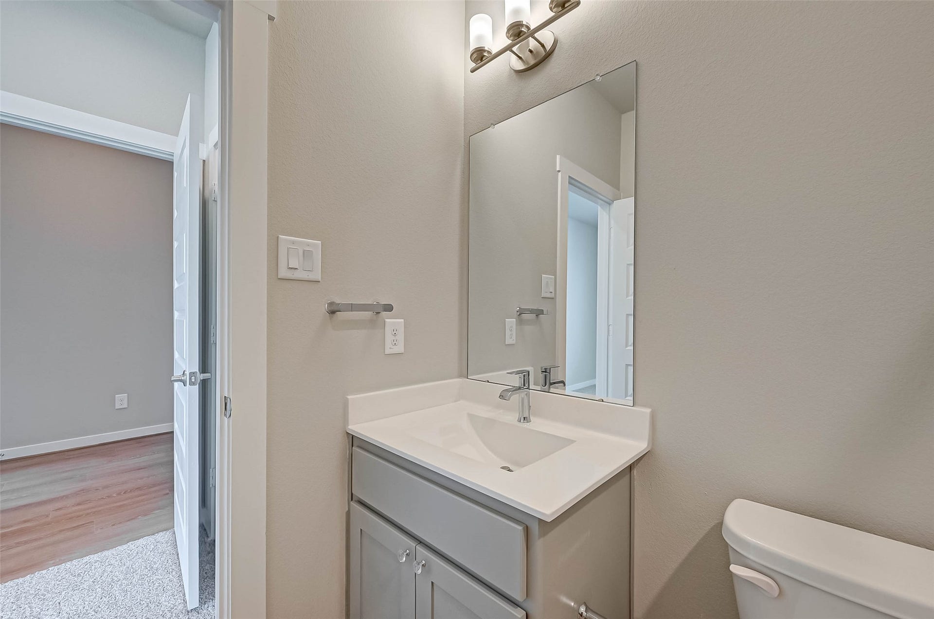 28507 Hazel Trail, Katy, TX 77494 Full Bathroom In the secondary Bedroom