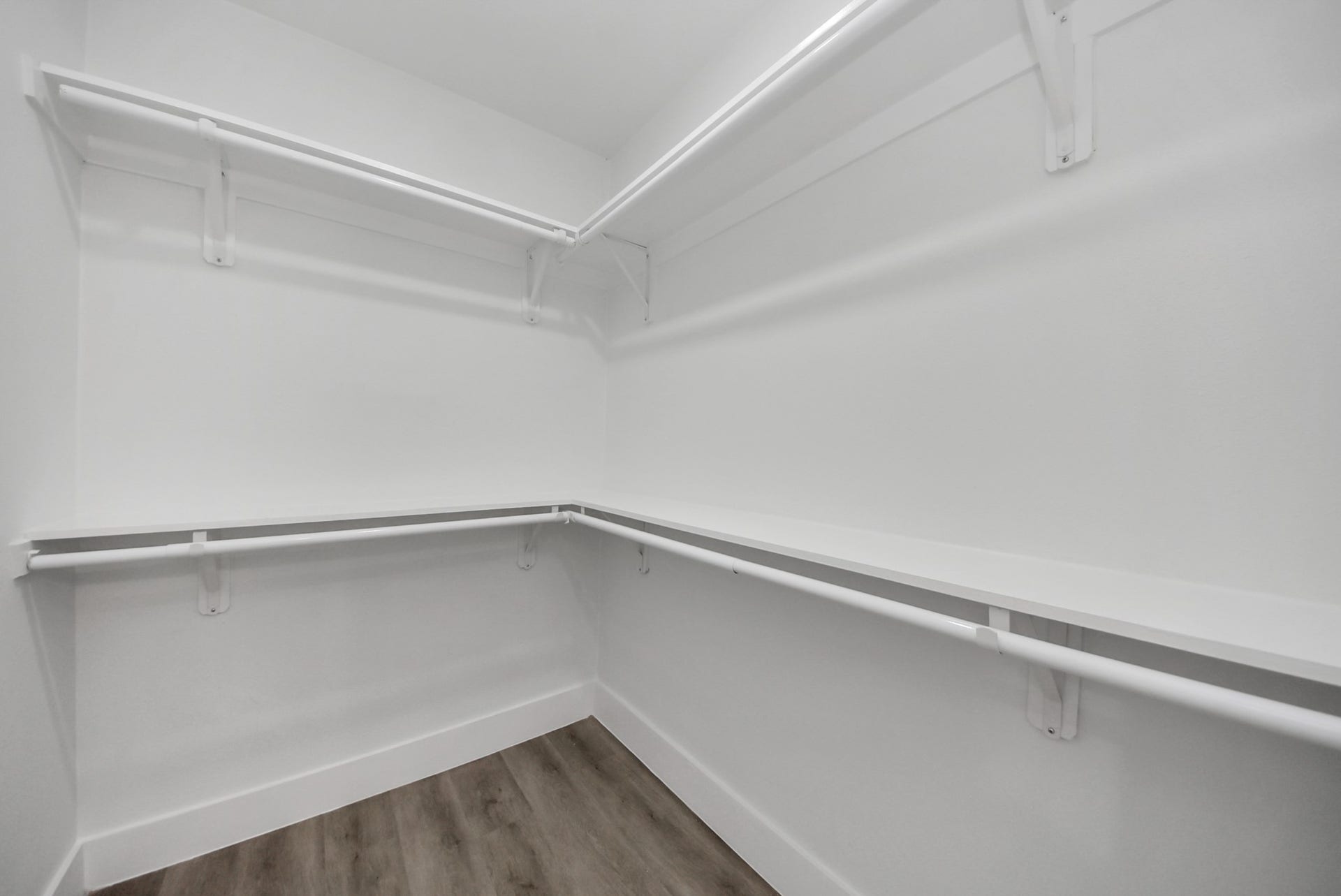602 Gammon Drive, Houston, TX 77022 Spacious walk-in closet featuring sleek white shelving and ample hanging space.