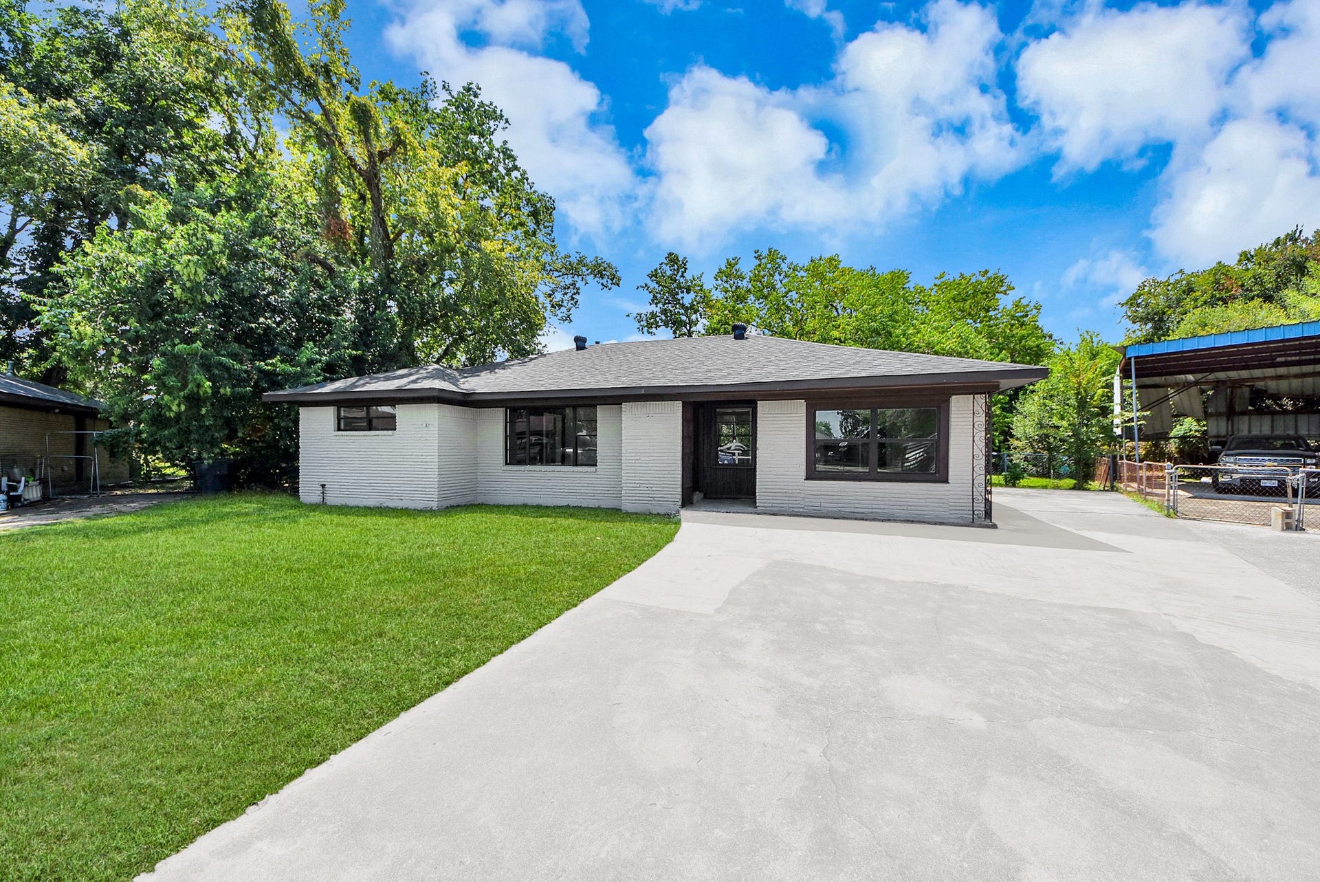 602 Gammon Drive, Houston, TX 77022 Charming single-story home with a modern exterior, set on a spacious lot with lush greenery and ample driveway space.