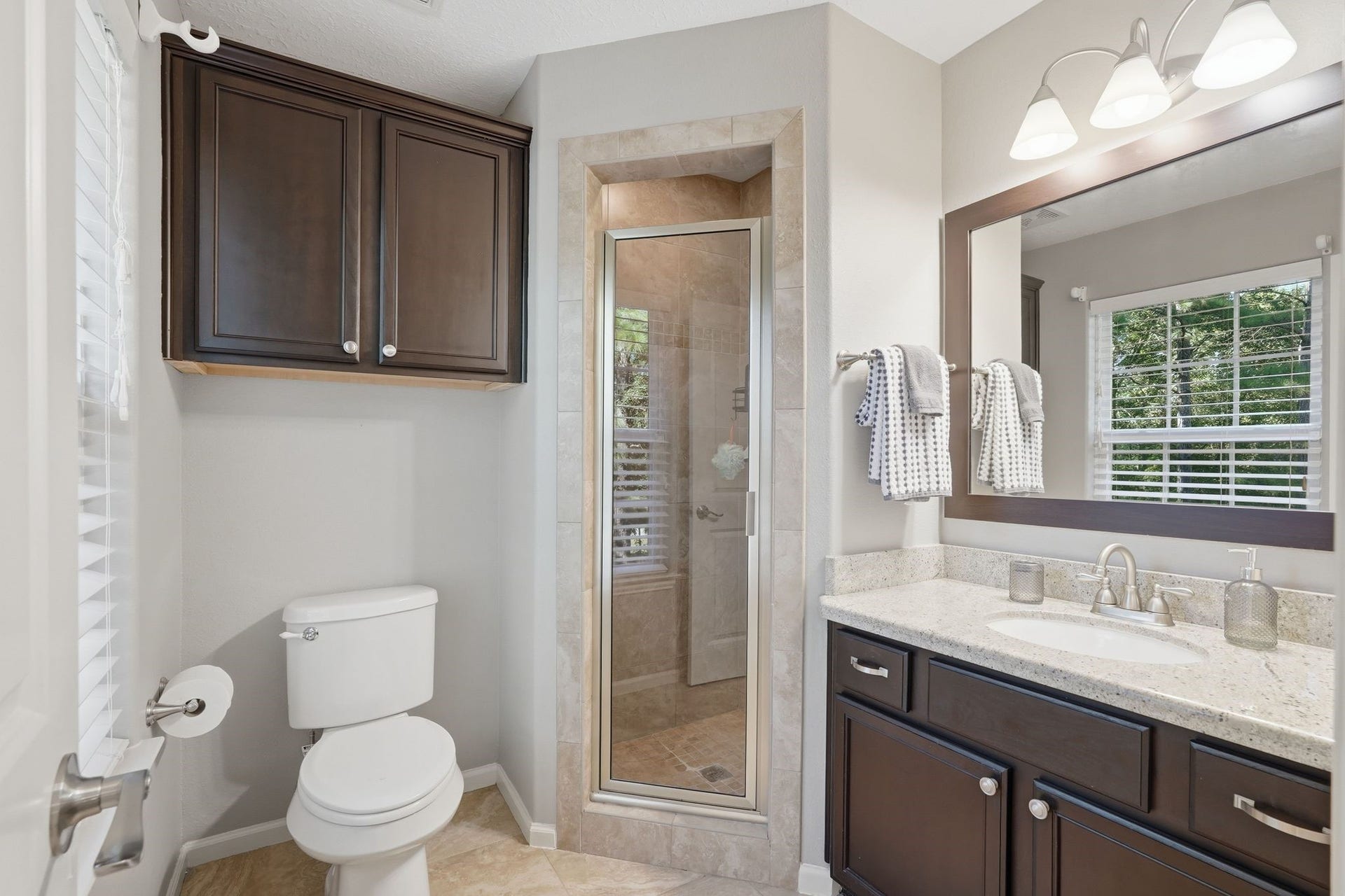 Secondary bathroom on the 2nd floor
