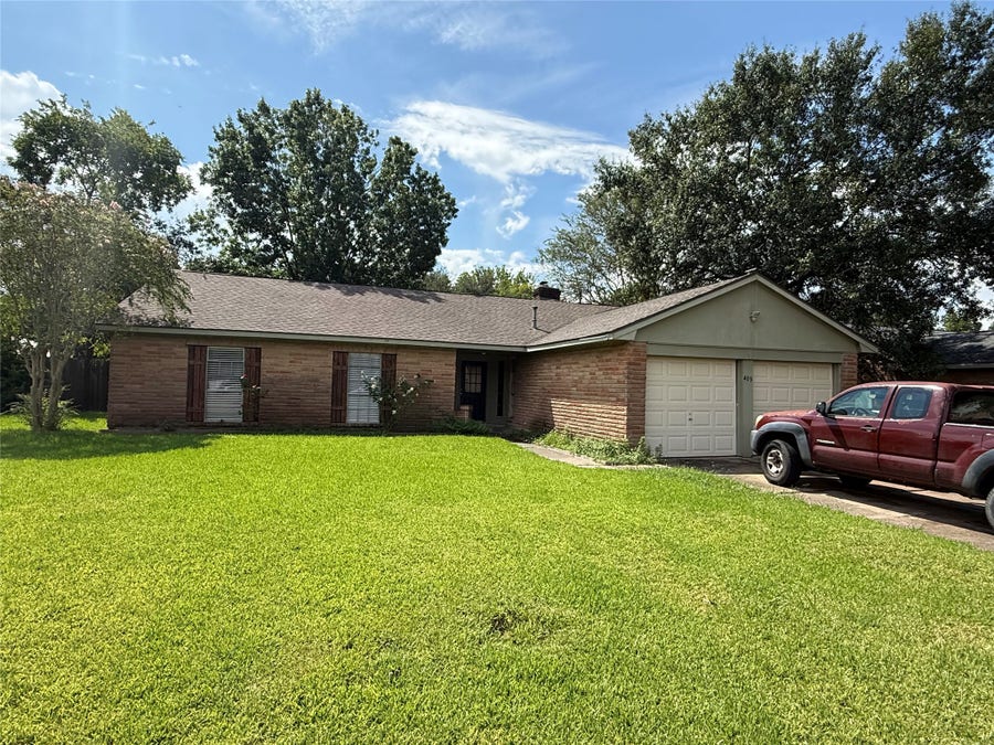 Property photo for 403 Brandywyne Drive, Friendswood, TX