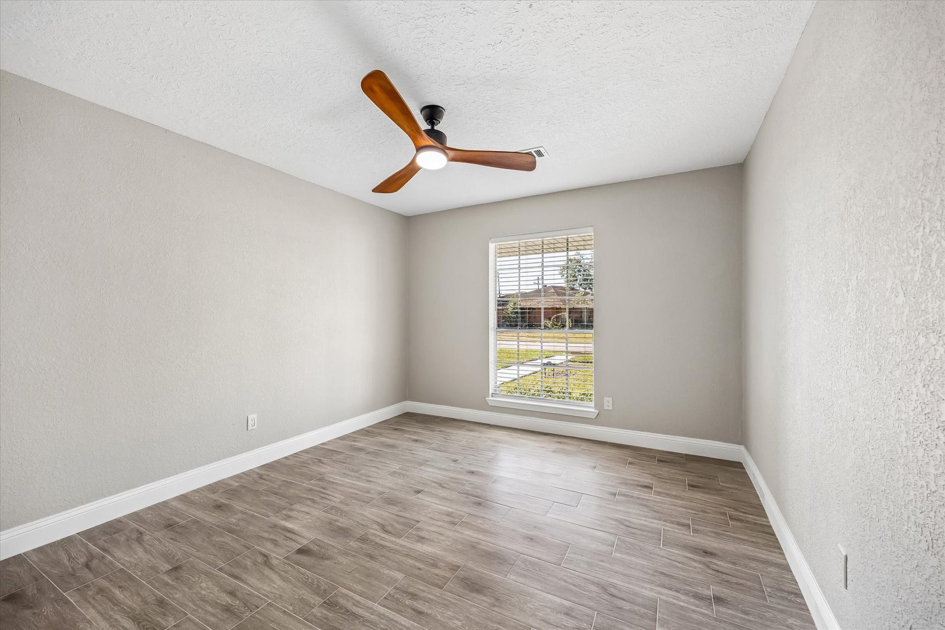 11027 Sagehill Drive, Houston, TX 77089 11027 Sagehill Drive, Houston, TX 77089