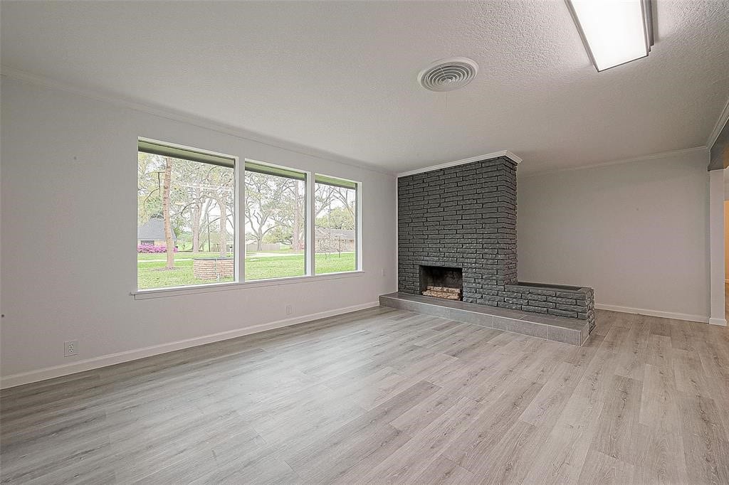 1209 Pine Street, Alvin, TX 77511