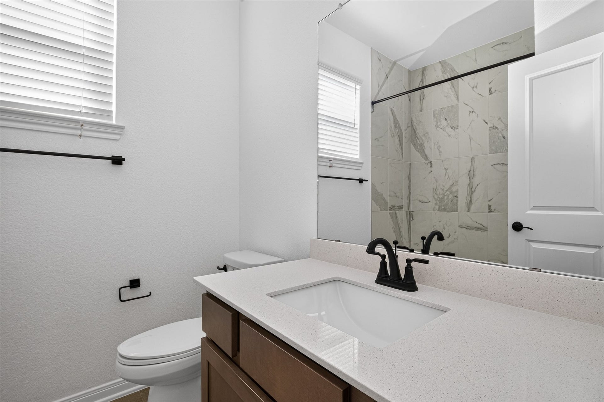 146 W Coralburst Loop, Montgomery, TX 77316 Secondary bathroom