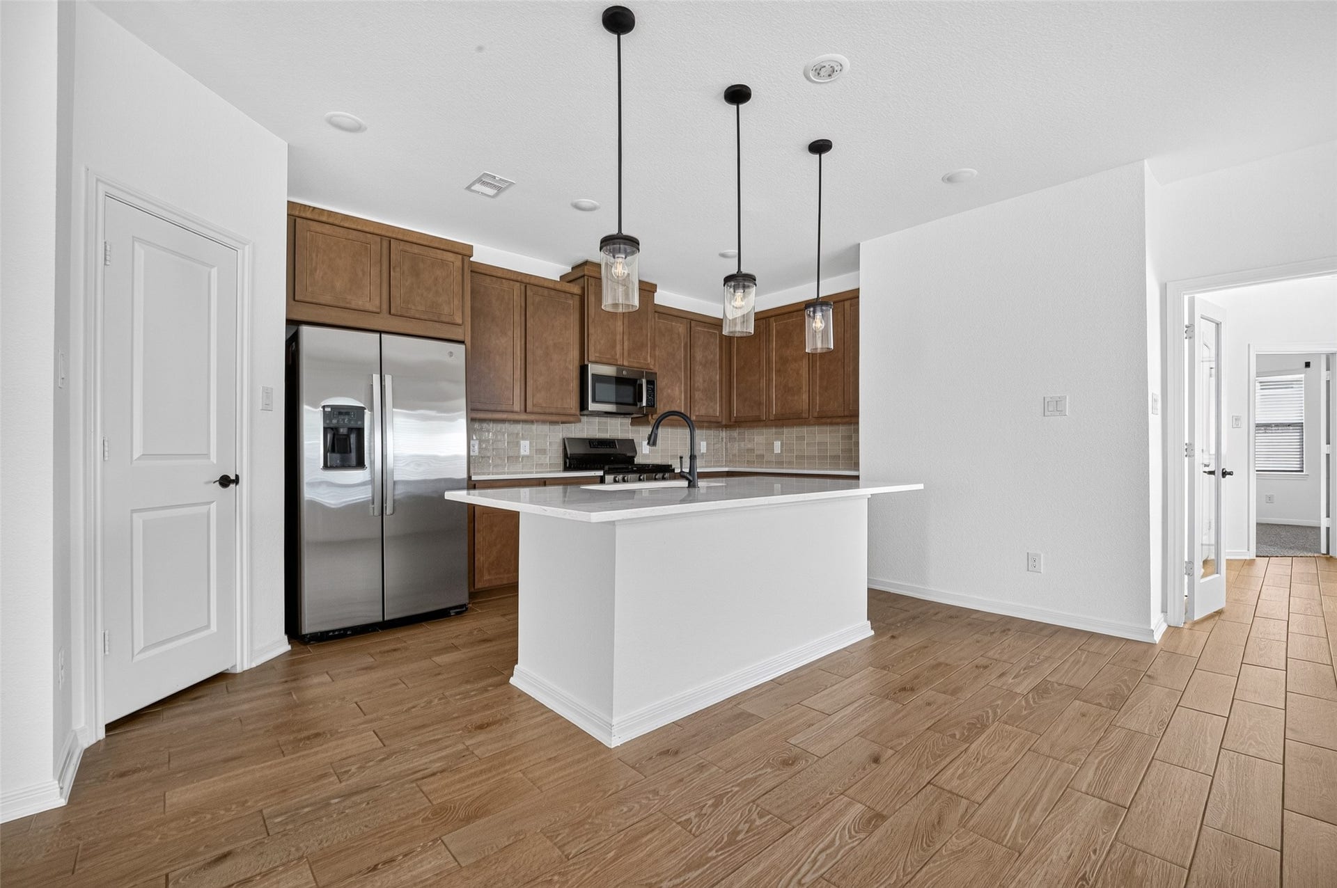 146 W Coralburst Loop, Montgomery, TX 77316 Great kitchen!