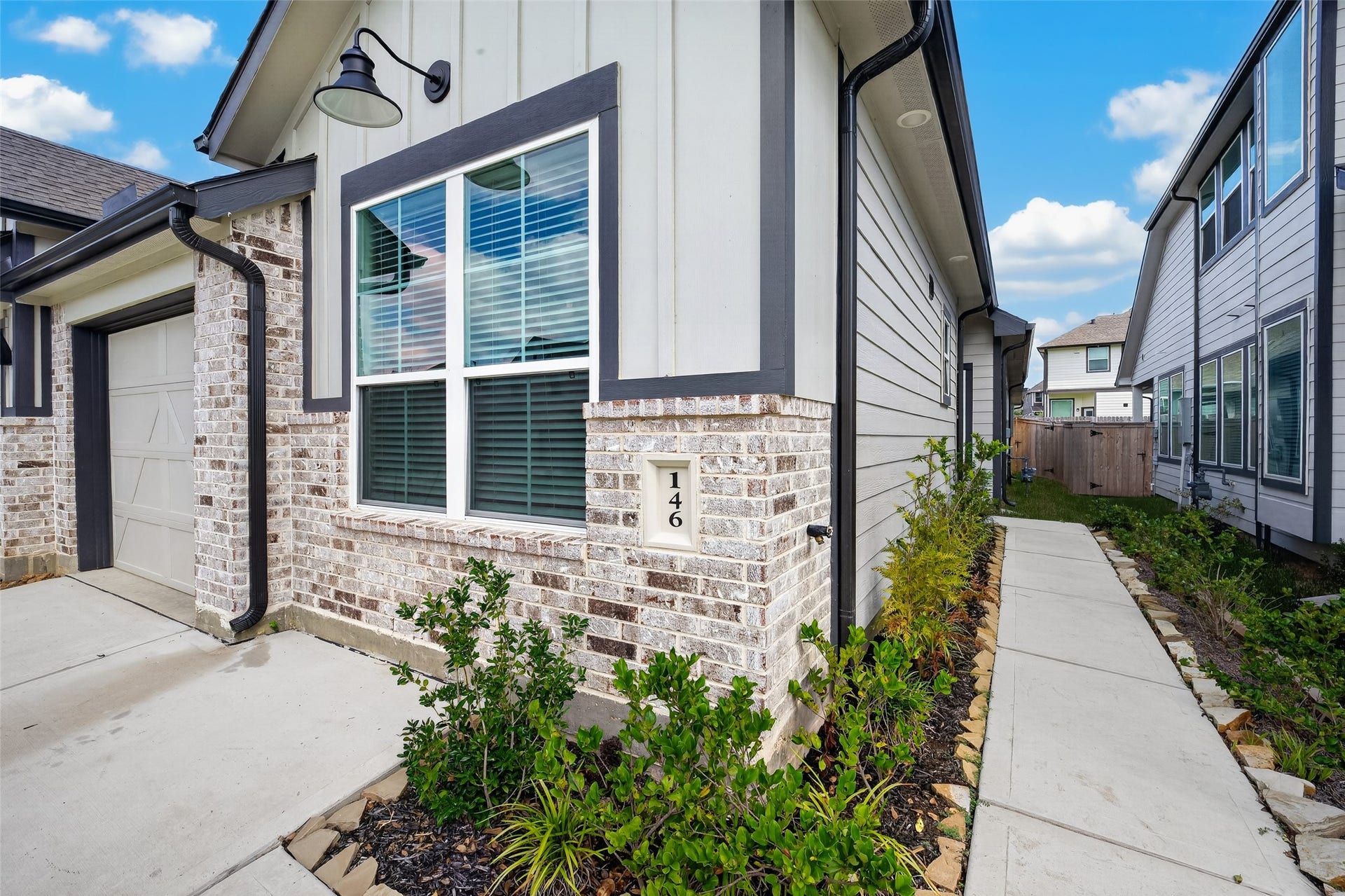146 W Coralburst Loop, Montgomery, TX 77316 Main entrance