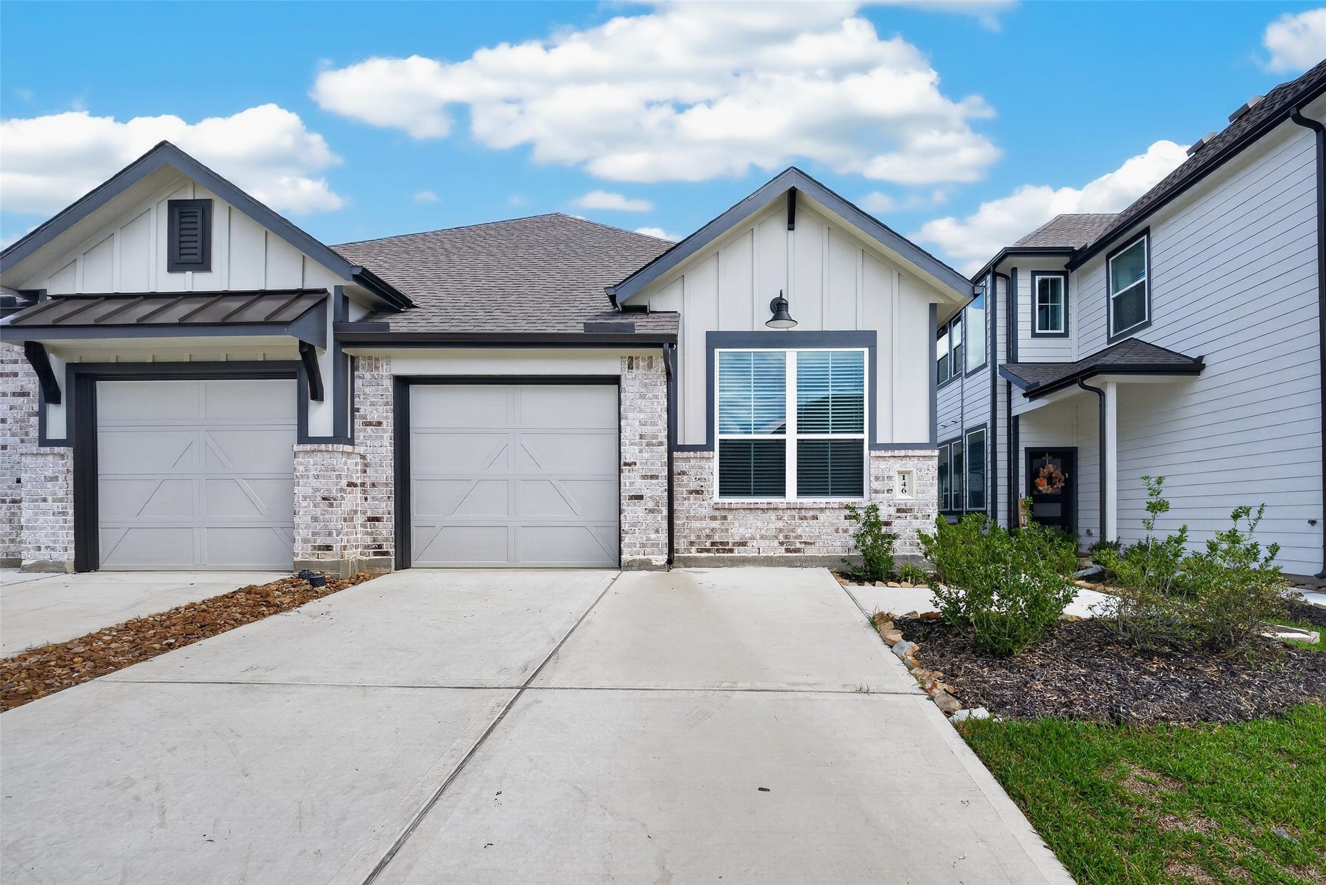 146 W Coralburst Loop, Montgomery, TX 77316 Townhome in the beautiful area of Woodforest