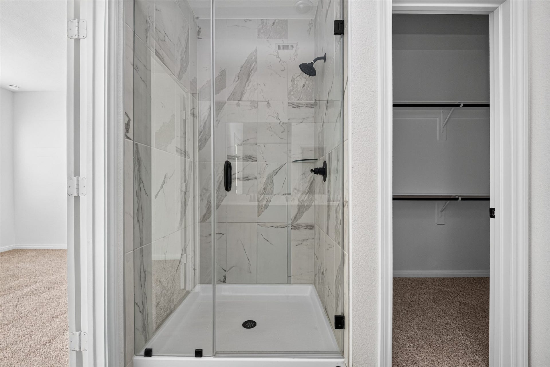 146 W Coralburst Loop, Montgomery, TX 77316 Primary shower and entrance to the walking closet