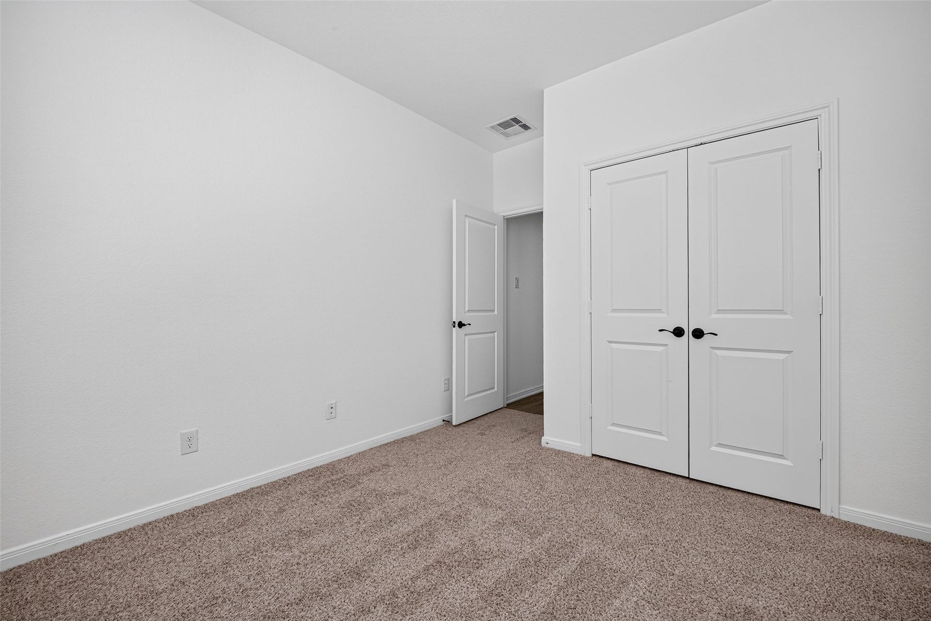 146 W Coralburst Loop, Montgomery, TX 77316 Secondary bedroom, and closet