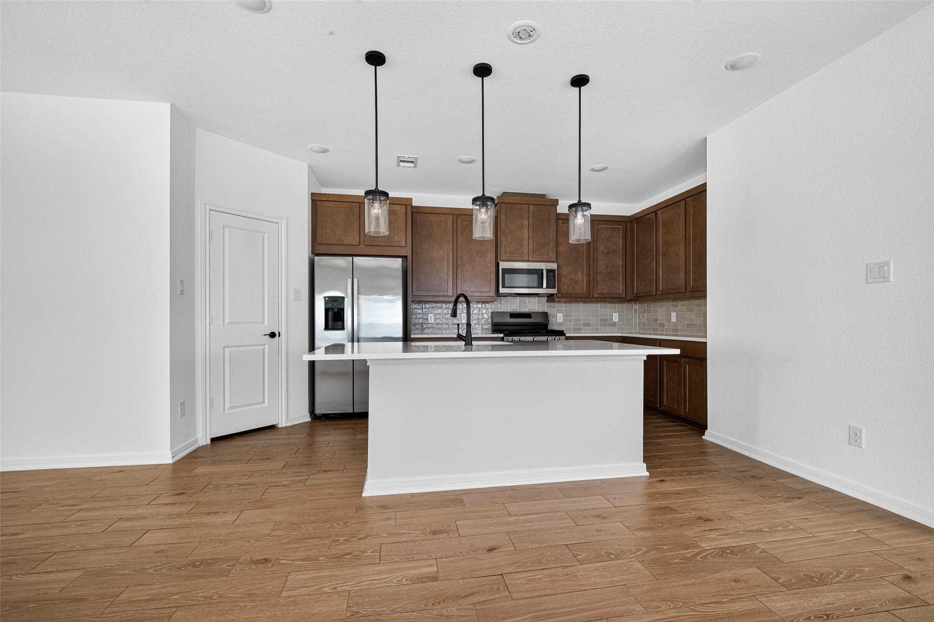 146 W Coralburst Loop, Montgomery, TX 77316 Amazing kitchen