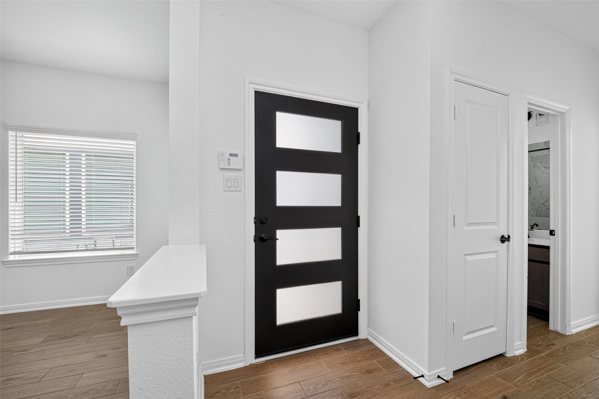 146 W Coralburst Loop, Montgomery, TX 77316 Inside look of the entrance door