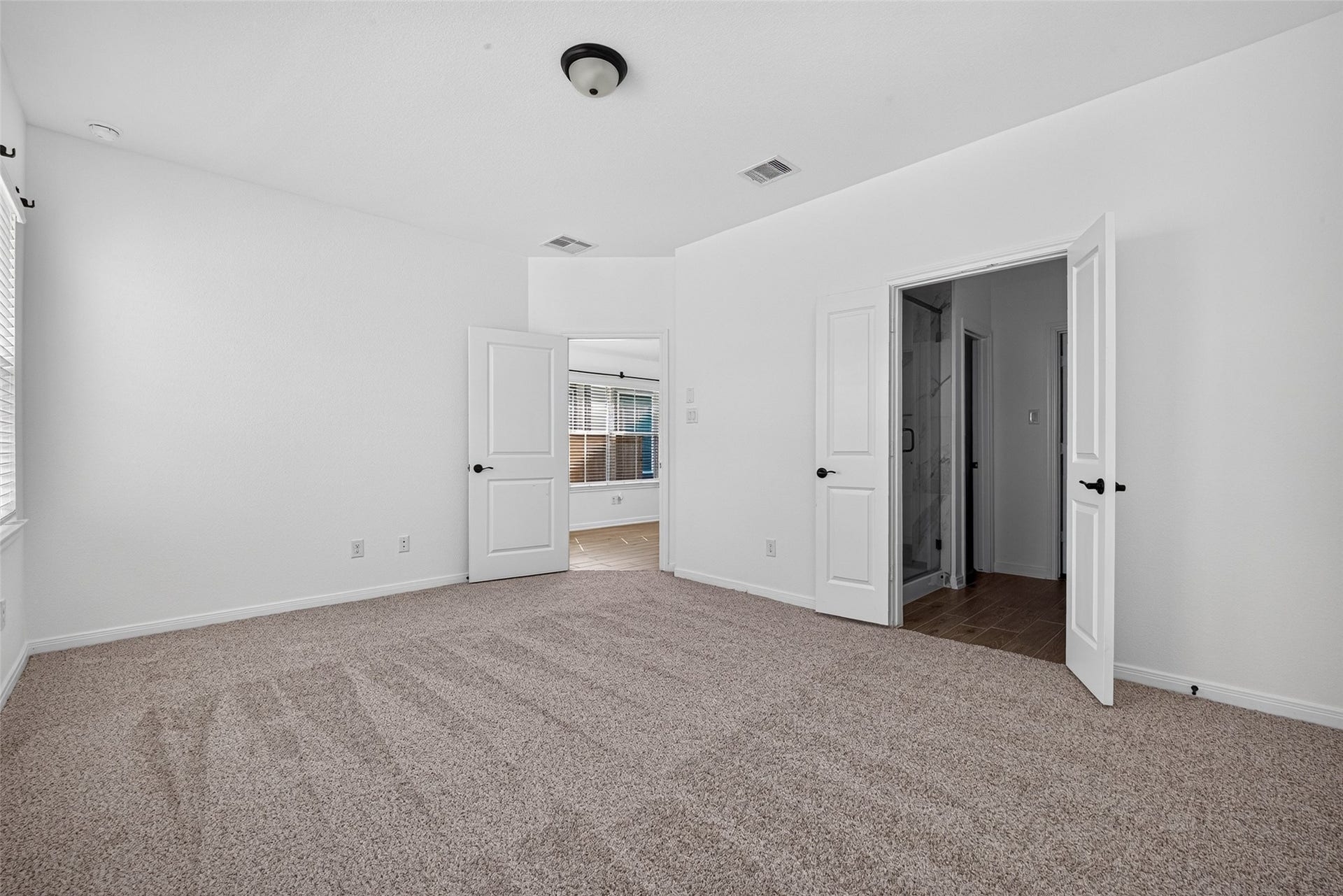 146 W Coralburst Loop, Montgomery, TX 77316 Primary bedroom