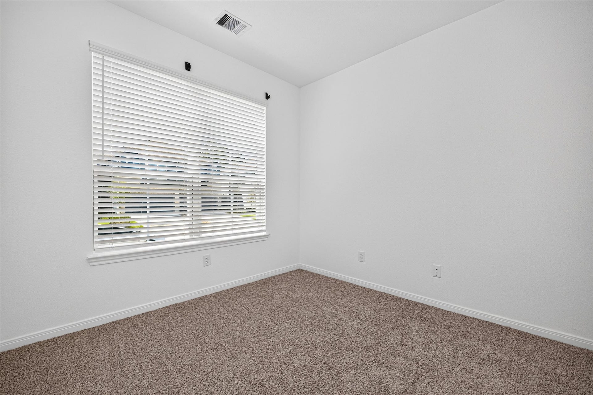 146 W Coralburst Loop, Montgomery, TX 77316 Secondary bedroom