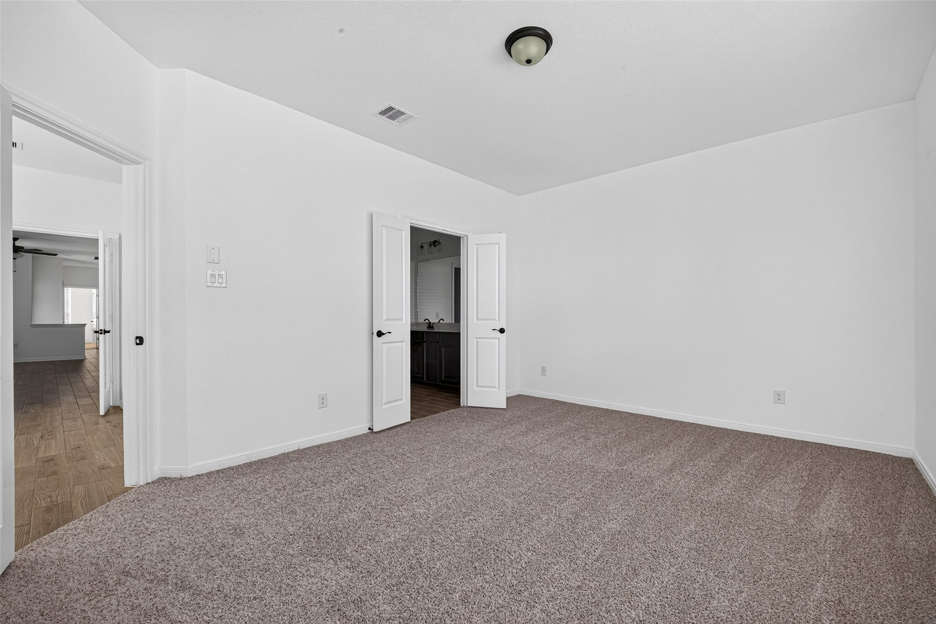 146 W Coralburst Loop, Montgomery, TX 77316 Primary bedroom