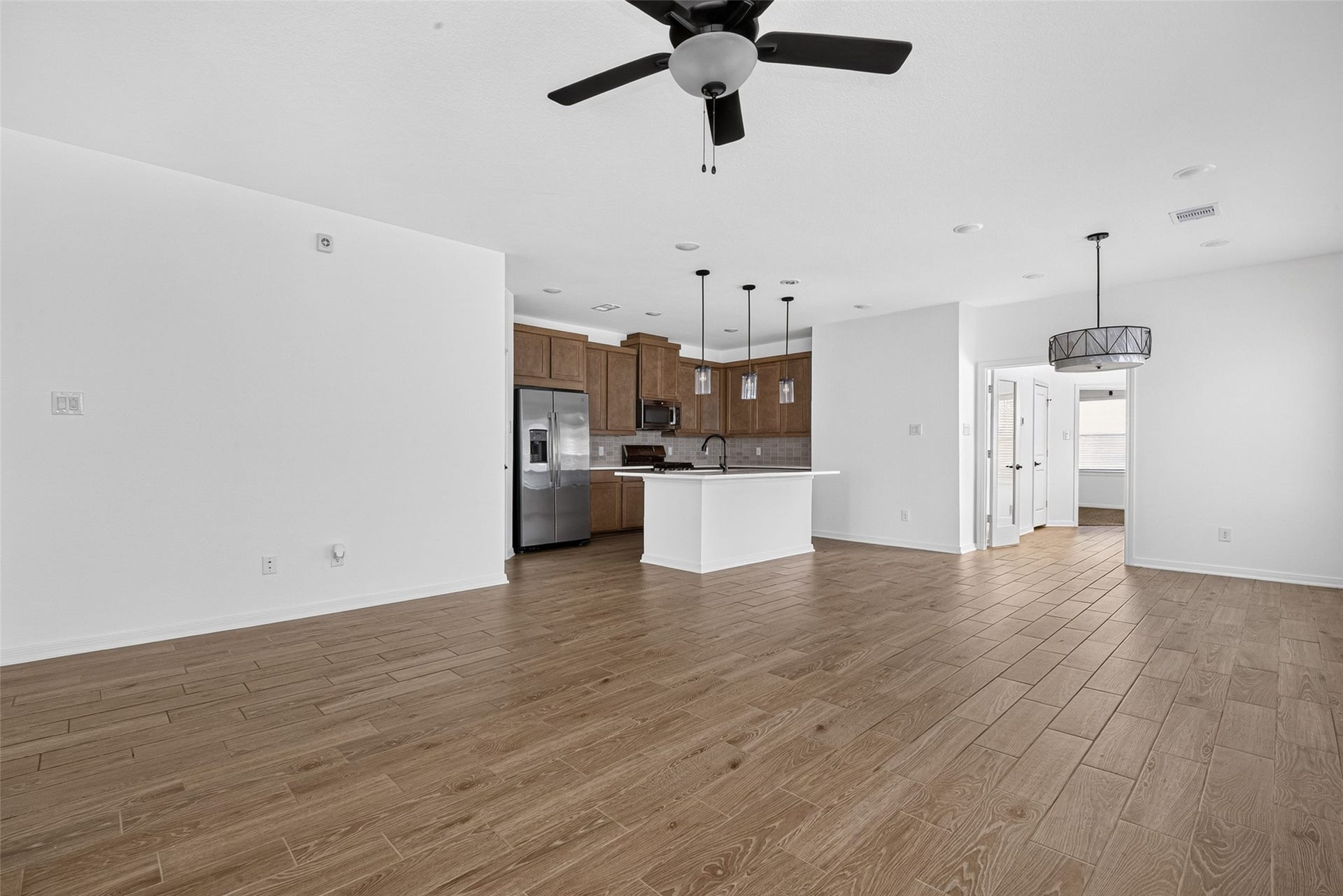 146 W Coralburst Loop, Montgomery, TX 77316 Open concept kitchen, living and dining area
