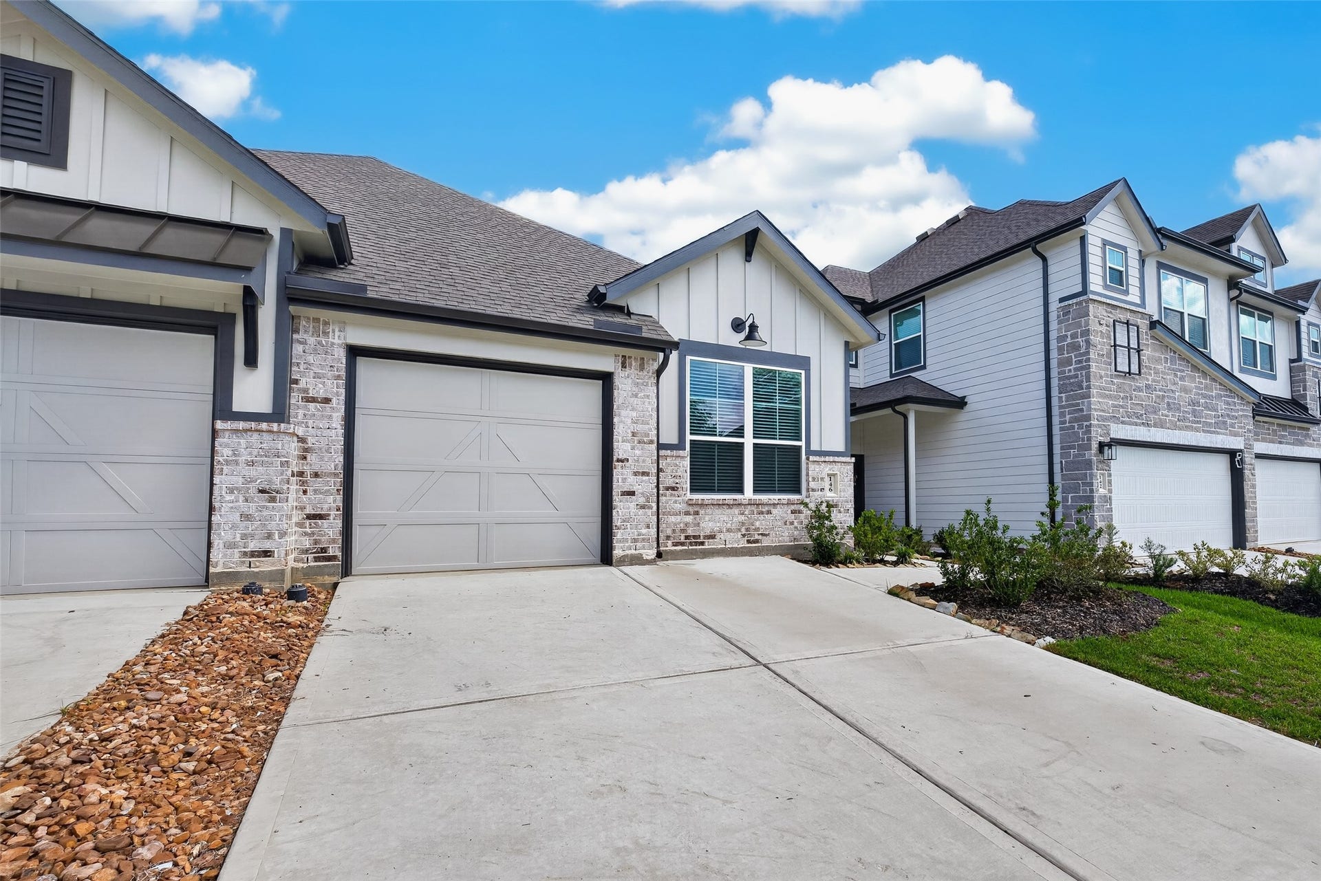 146 W Coralburst Loop, Montgomery, TX 77316 One car garage