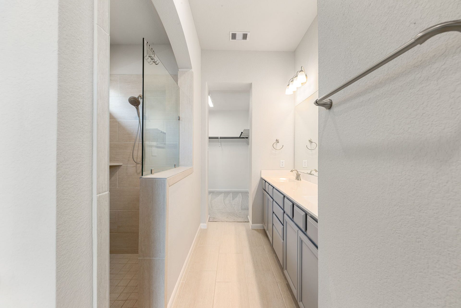 2715 Chestnut Oak Circle, Katy, TX 77494 Huge shower