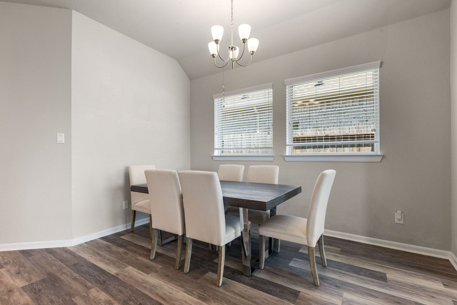 2715 Chestnut Oak Circle, Katy, TX 77494 Enjoy your morning coffee or brunch with plenty of natural light streaming through the windows.