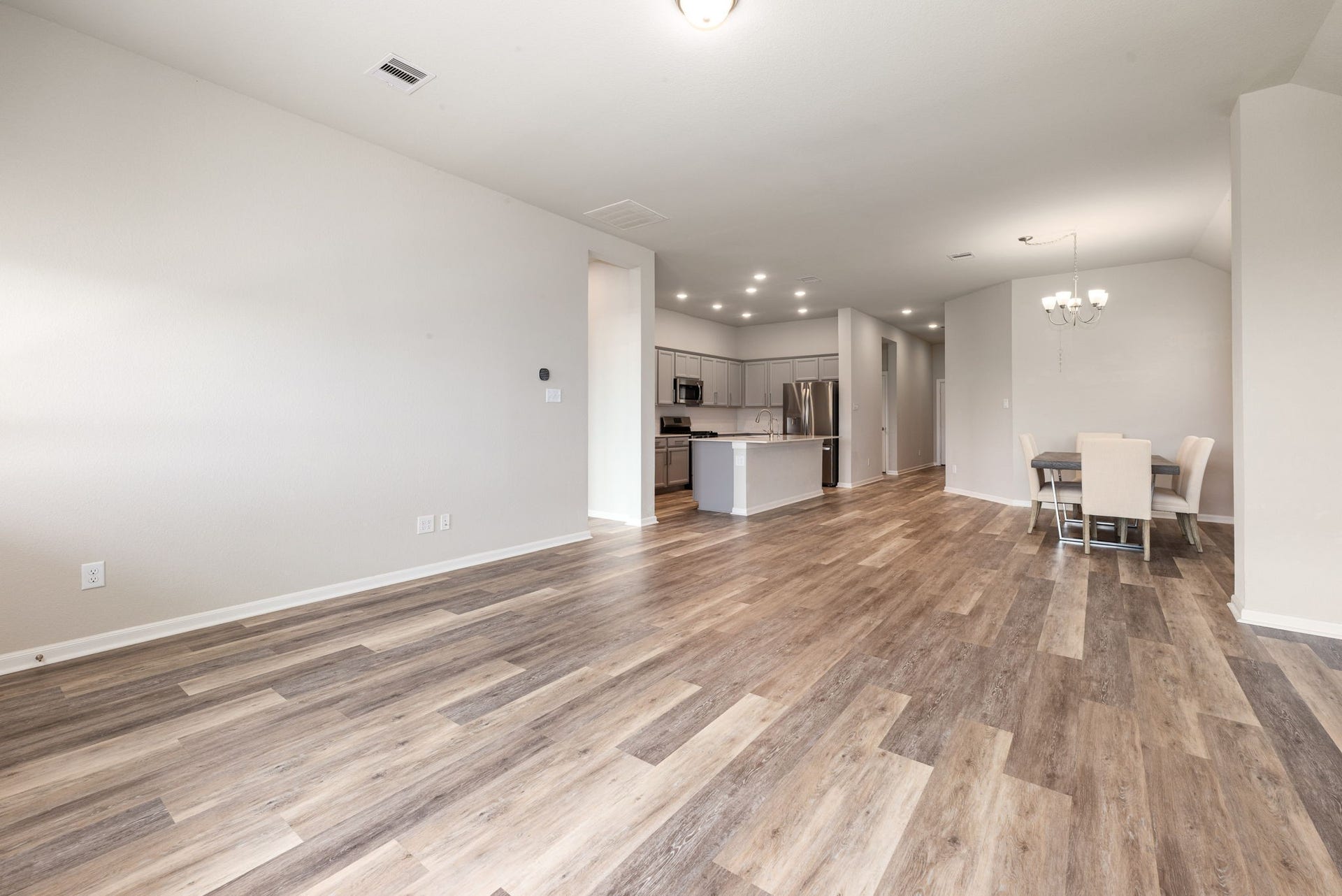 2715 Chestnut Oak Circle, Katy, TX 77494 Expansive open-concept layout for comfortable living