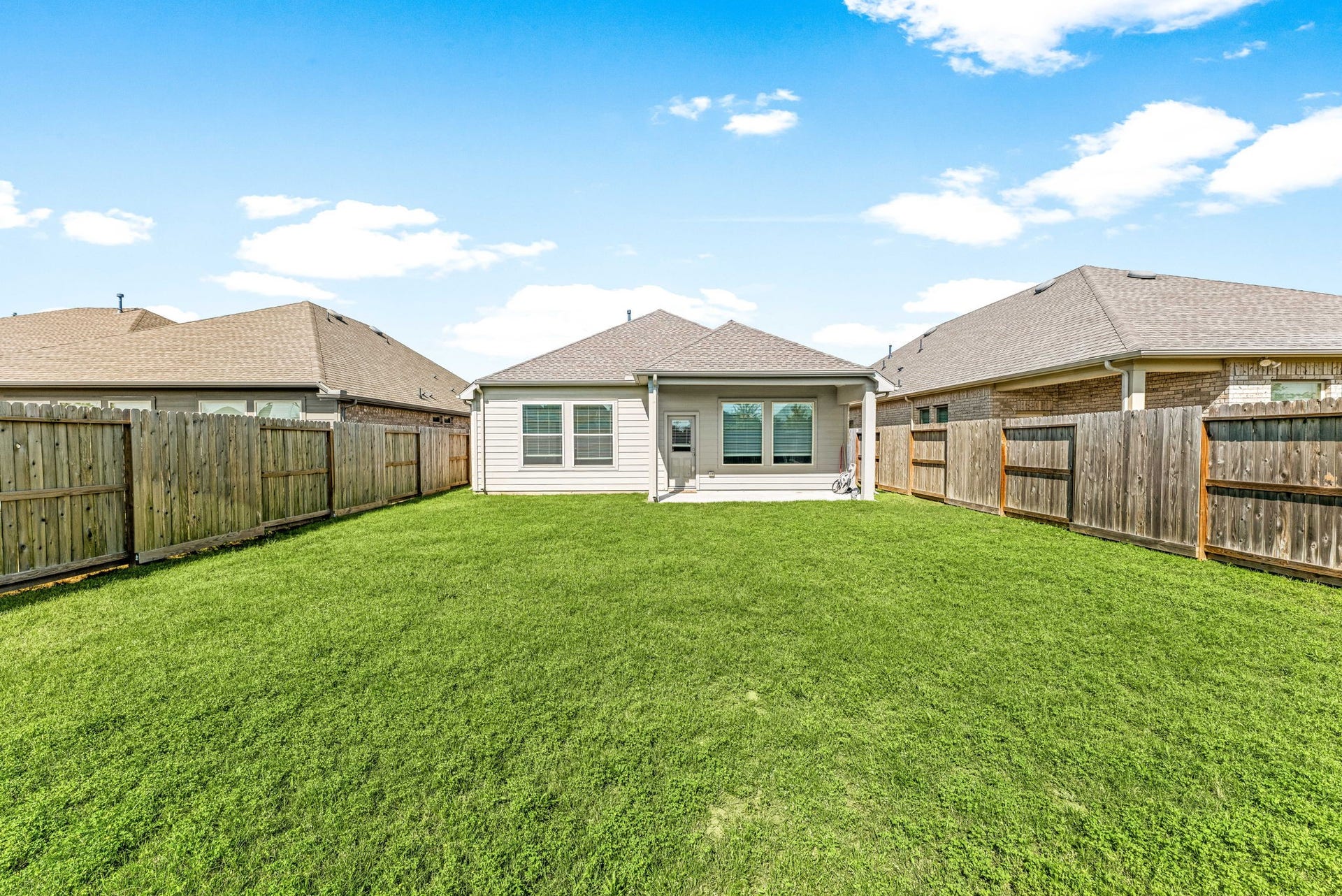 2715 Chestnut Oak Circle, Katy, TX 77494 Big backyard plenty of space for your children or pets to run around