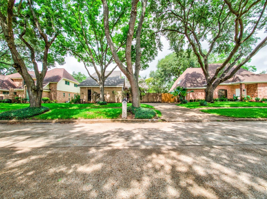 Property photo for 8022 La Brea Drive, Houston, TX