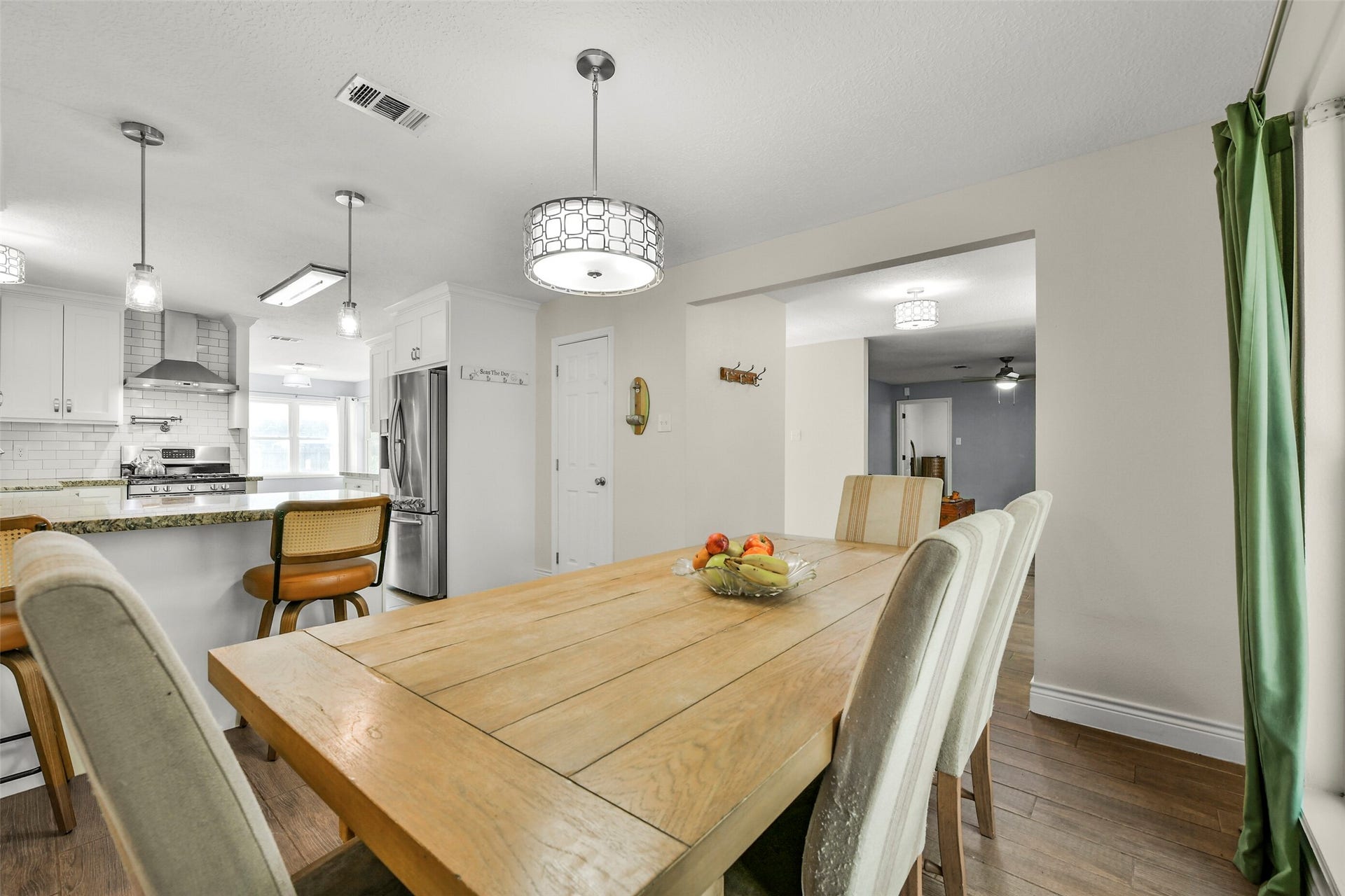 19611 Suncove Lane, Humble, TX 77346 Keep the conversation going from the kitchen to the table. The dining areas easy connection to the breakfast bar and adjoining living space creates a welcoming layout for shared meals and lingering after dinner.