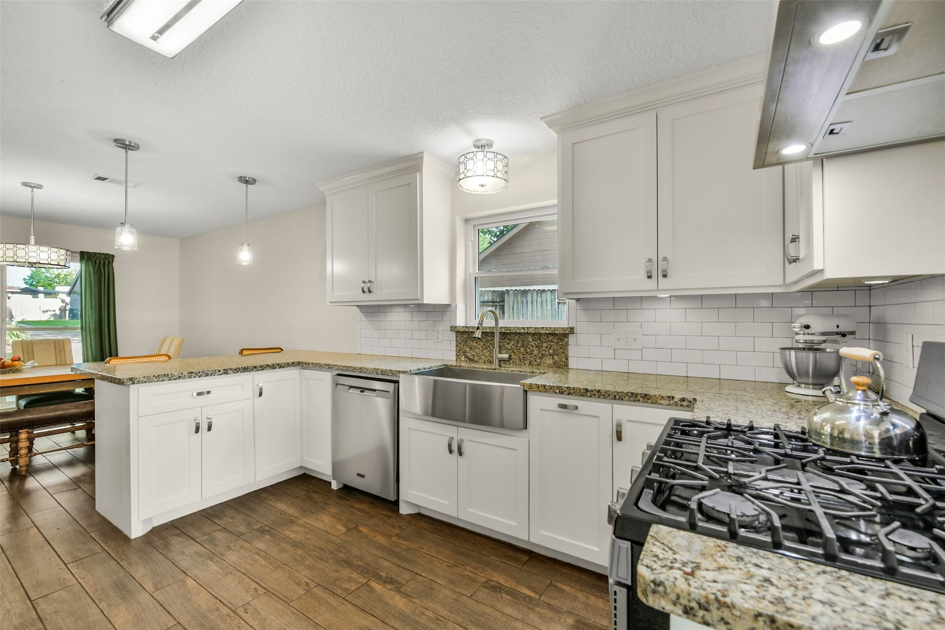 19611 Suncove Lane, Humble, TX 77346 Thoughtful details make time in the kitchen a pleasure. A farmhouse-style sink beneath the window, generous preparation space and a wraparound counter keep cooking, serving and conversation comfortably connected.