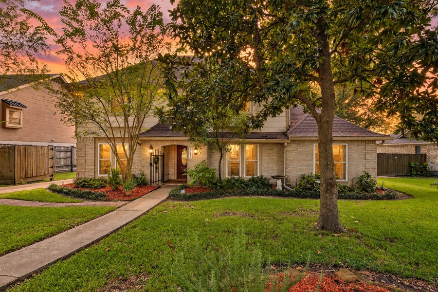 Property photo for 19611 Suncove Lane, Humble, TX