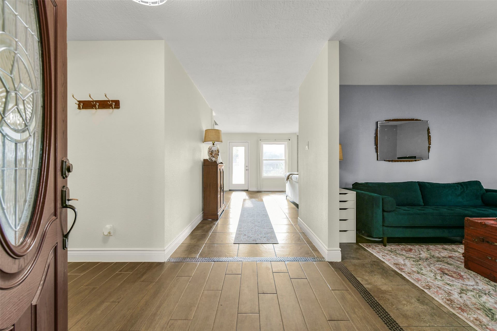 19611 Suncove Lane, Humble, TX 77346 An inviting entrance opens to bright, connected living spaces. Warm-toned flooring and wide openings create an easy flow, offering a welcoming introduction to the homes comfortable layout.