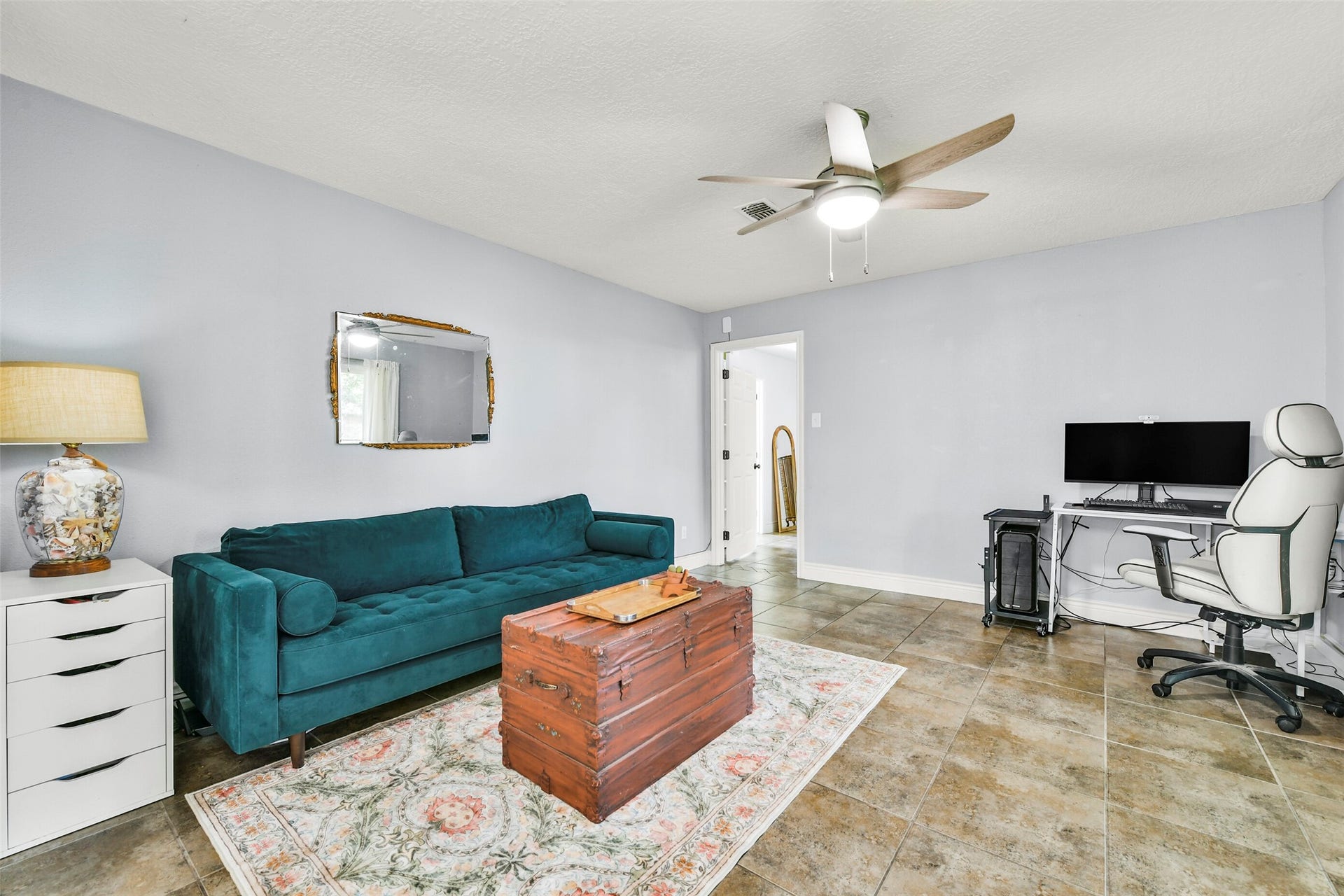 19611 Suncove Lane, Humble, TX 77346 From focused mornings to relaxed afternoons, this flexible space makes room for both. Currently styled as an office and sitting area, its generous layout and soft neutral palette offer an inviting setting for working, reading or pursuing your favorite hobbies.