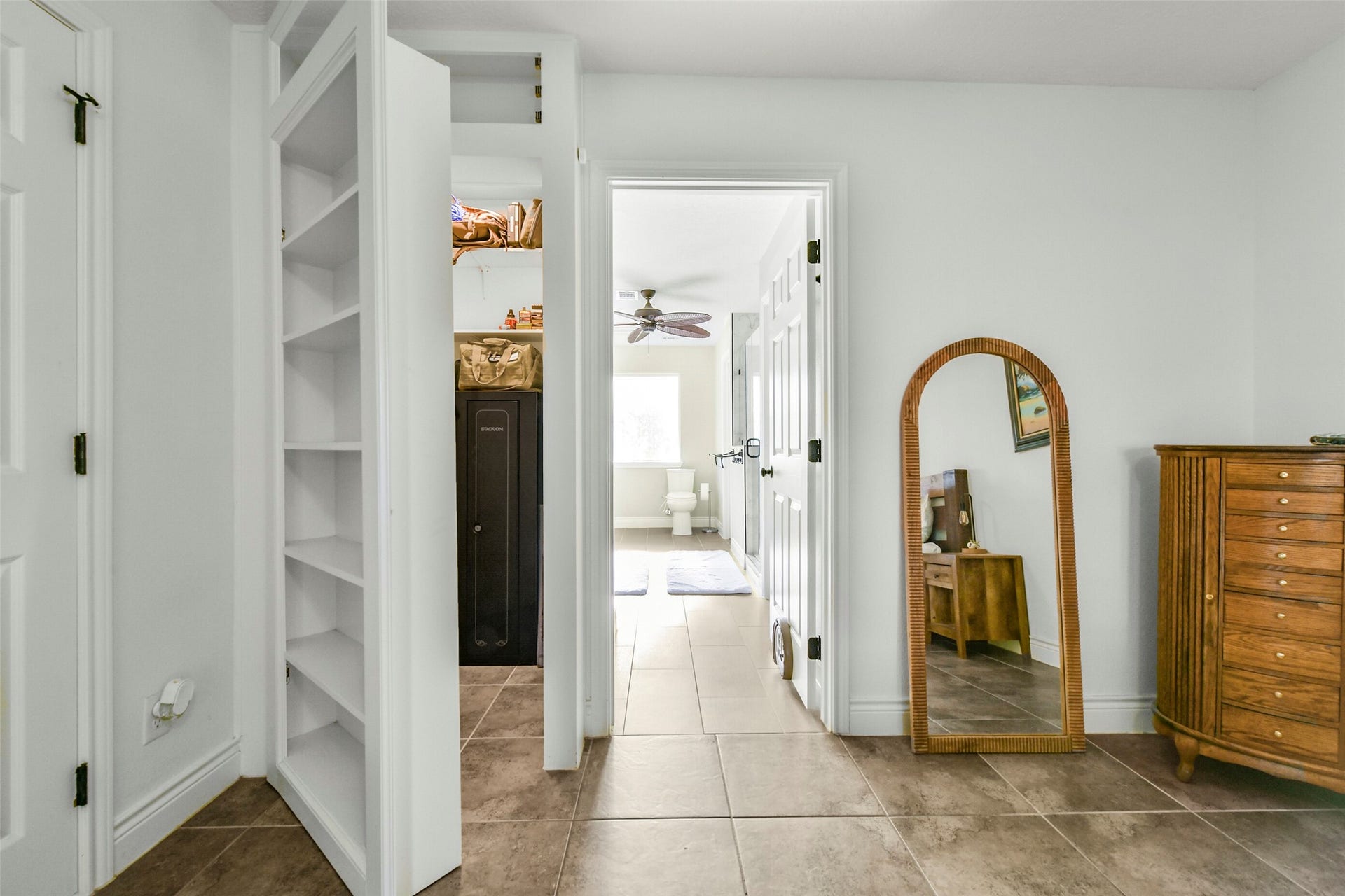 19611 Suncove Lane, Humble, TX 77346 A bright, spacious bedroom with flexibility beyond the basics. Warm wood-look flooring and soft neutral walls create an inviting setting, with room to add a reading corner, desk or favorite furnishings.