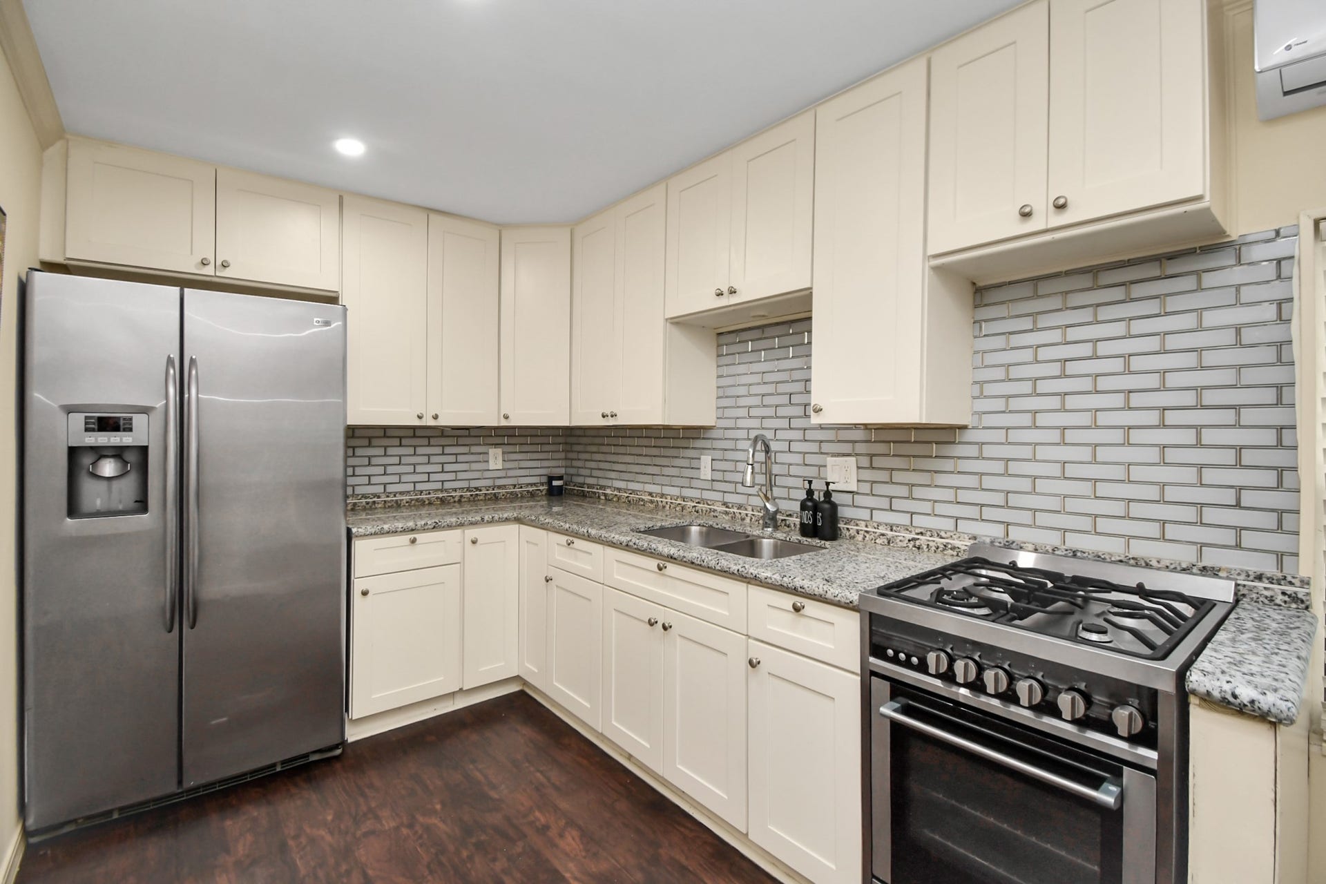 9606 Beverlyhill Street, Houston, TX 77063