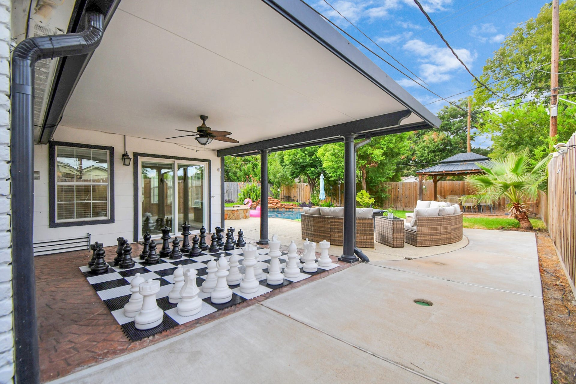 9606 Beverlyhill Street, Houston, TX 77063