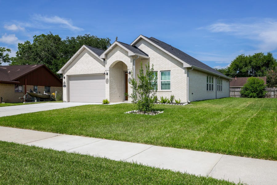 Property photo for 2303 Cunningham Drive, Pearland, TX