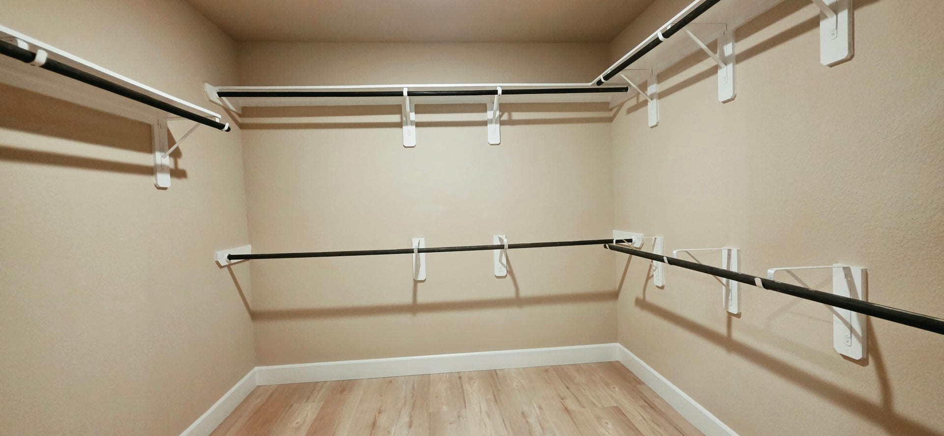 1402 Rodeo Cattle Lane, Houston, TX 77049 Huge master bedroom walk-in closet