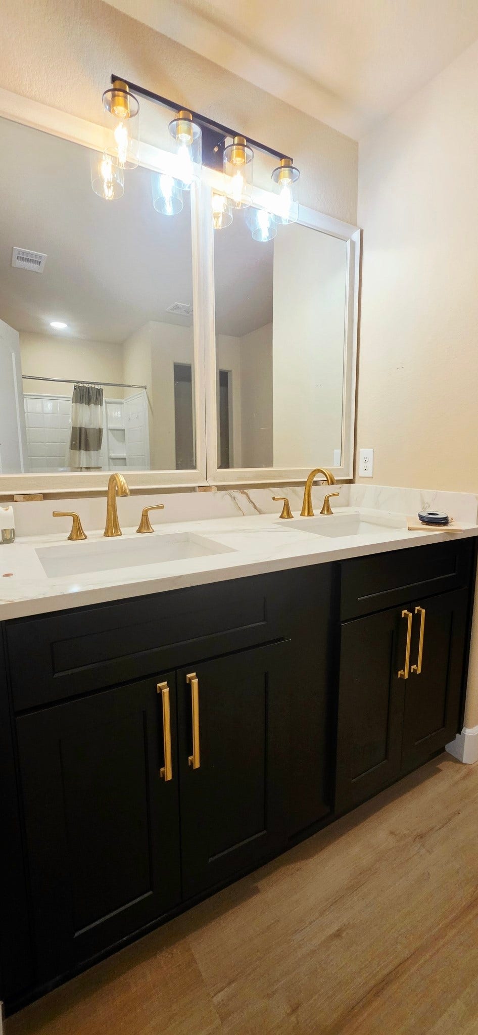 1402 Rodeo Cattle Lane, Houston, TX 77049 Master bedroom Vanity. Double sink for convenience
