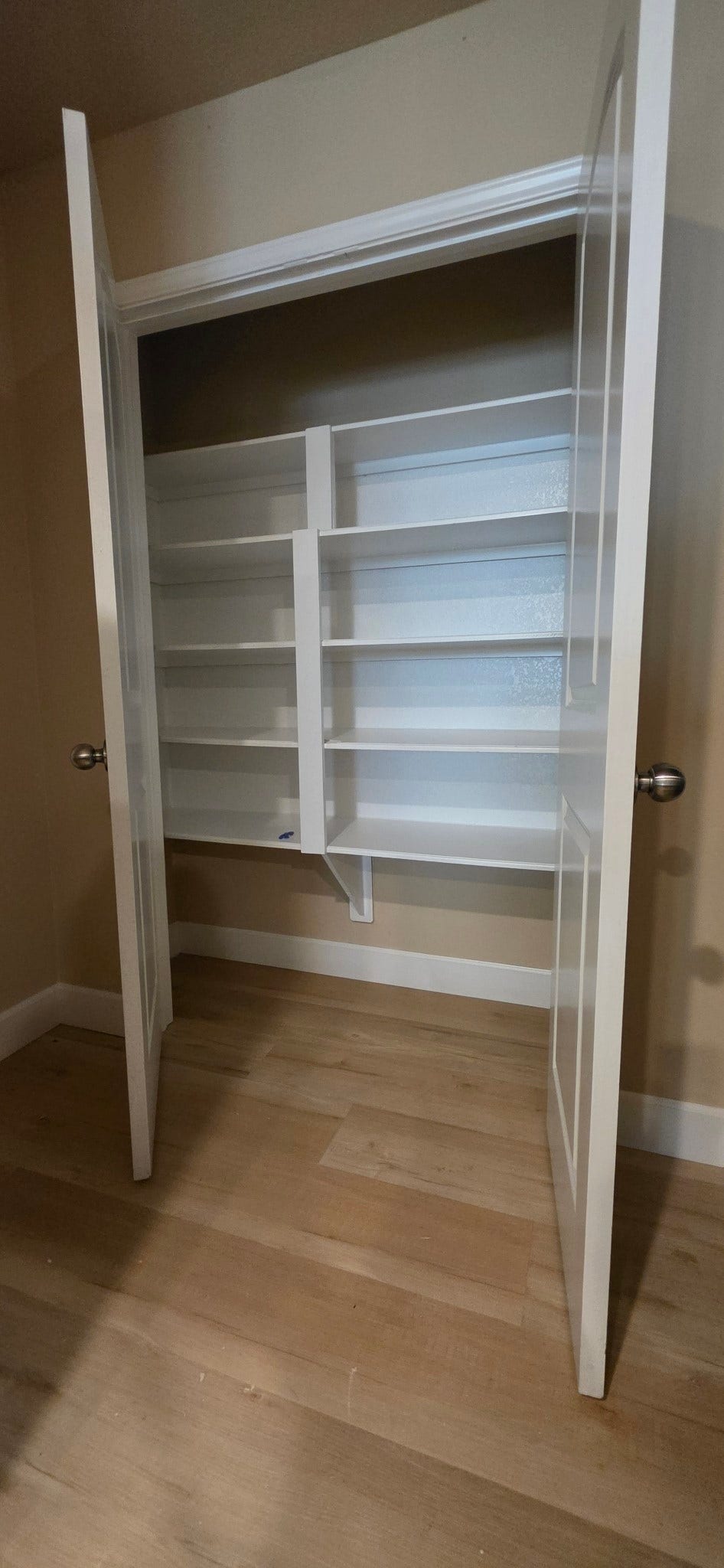 1402 Rodeo Cattle Lane, Houston, TX 77049 Kitchen pantry