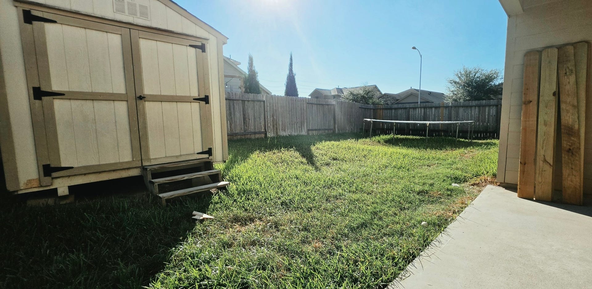 1402 Rodeo Cattle Lane, Houston, TX 77049 View of the back yard