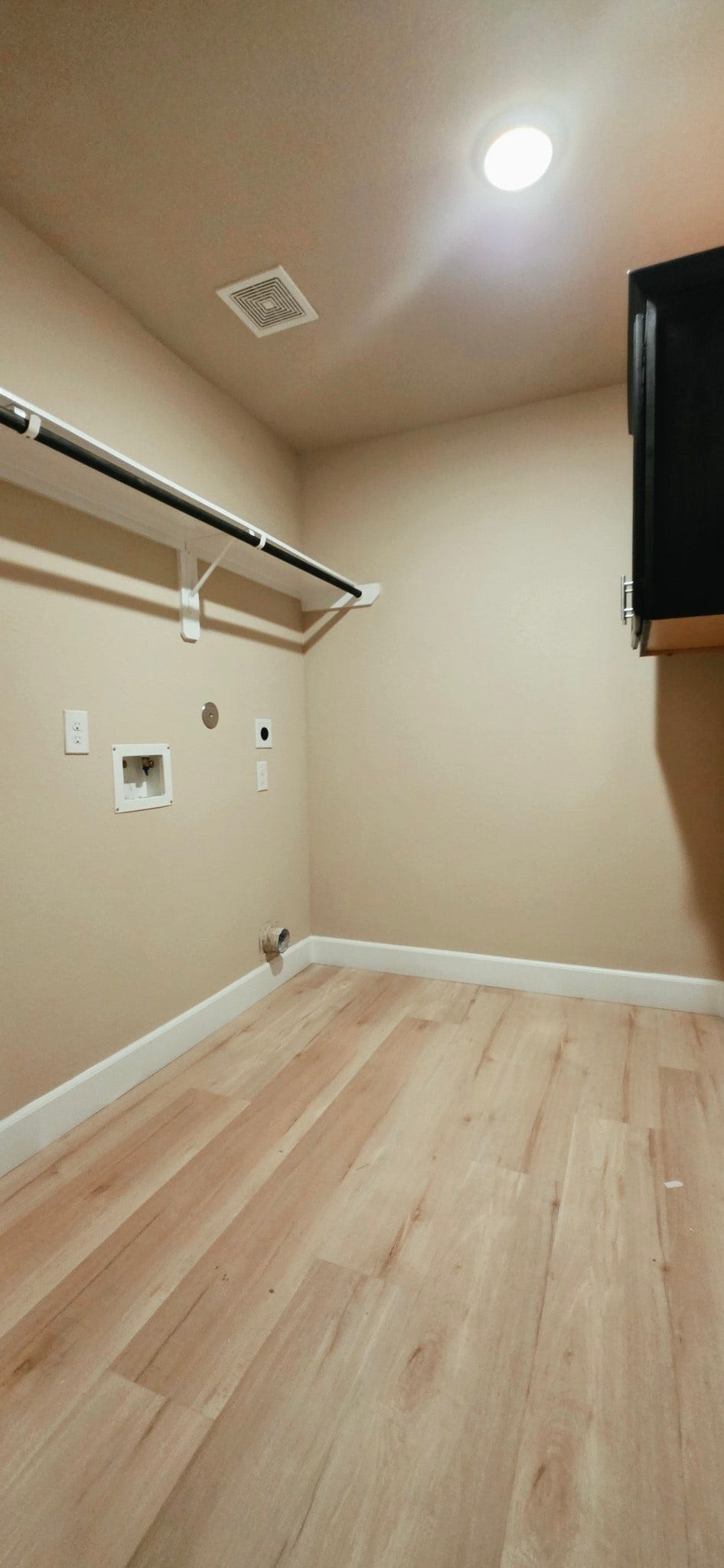 1402 Rodeo Cattle Lane, Houston, TX 77049 Utility room