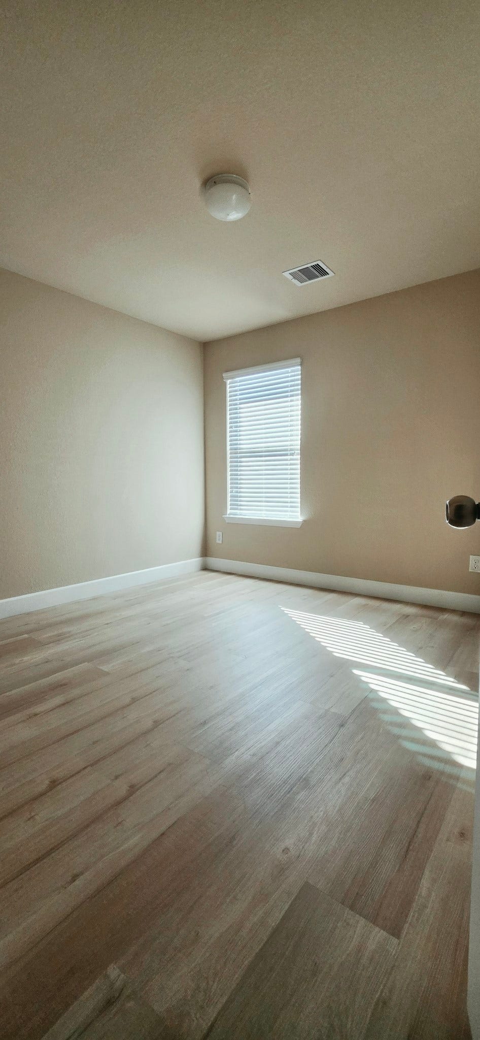 1402 Rodeo Cattle Lane, Houston, TX 77049 Upstairs bedroom