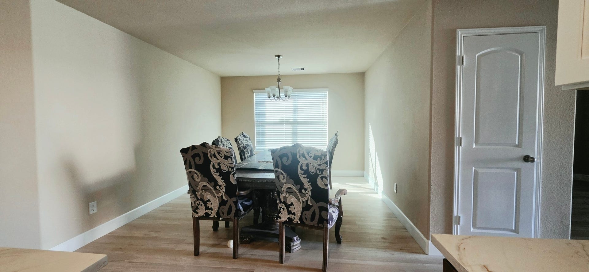 1402 Rodeo Cattle Lane, Houston, TX 77049 Huge dinning room and coat closet near